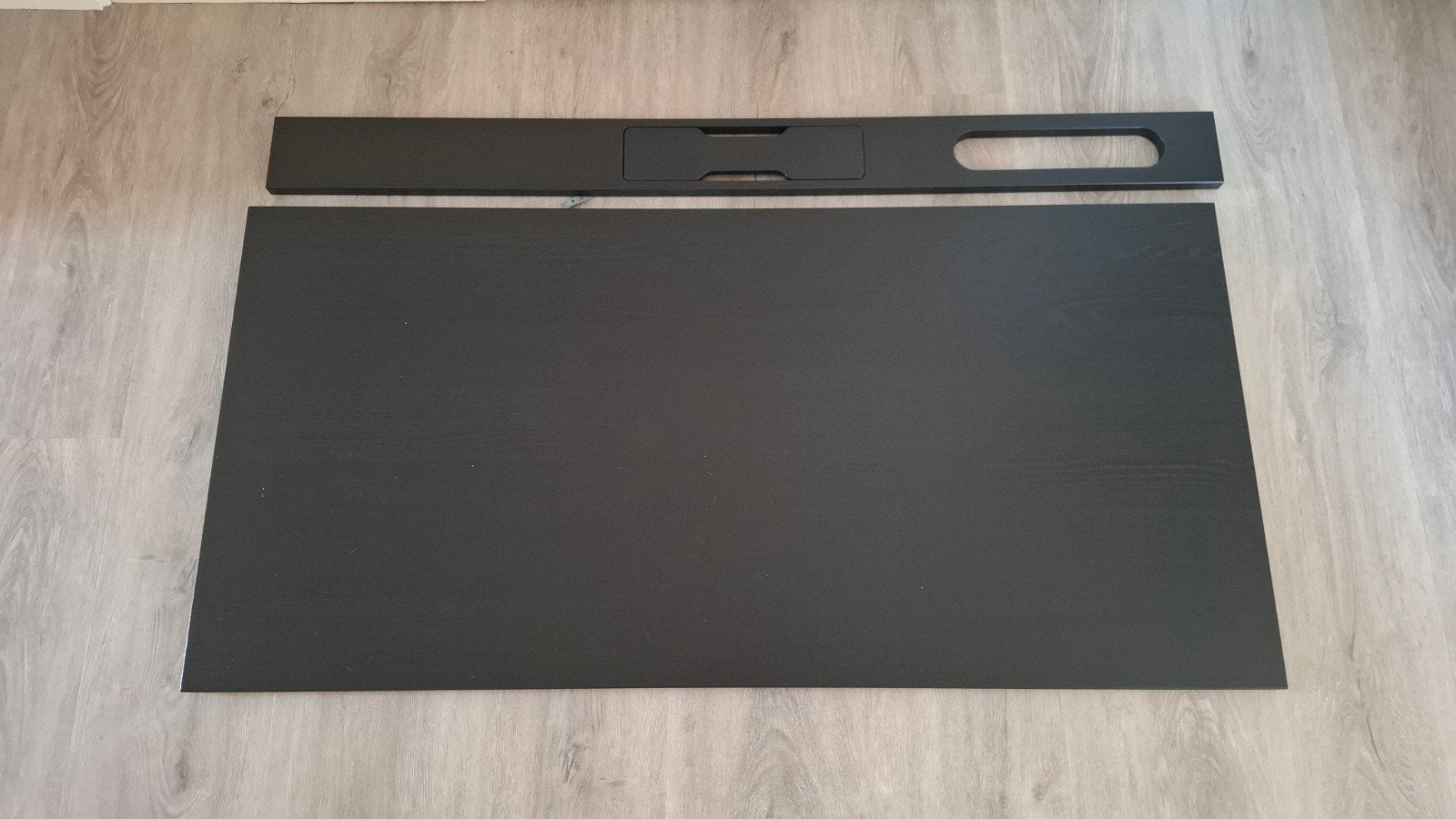 IKEA Mittzon Bureaublad met achterbalkje 140x80cm, Ophalen, Zwart, Spaanplaat of MDF, Onbekend