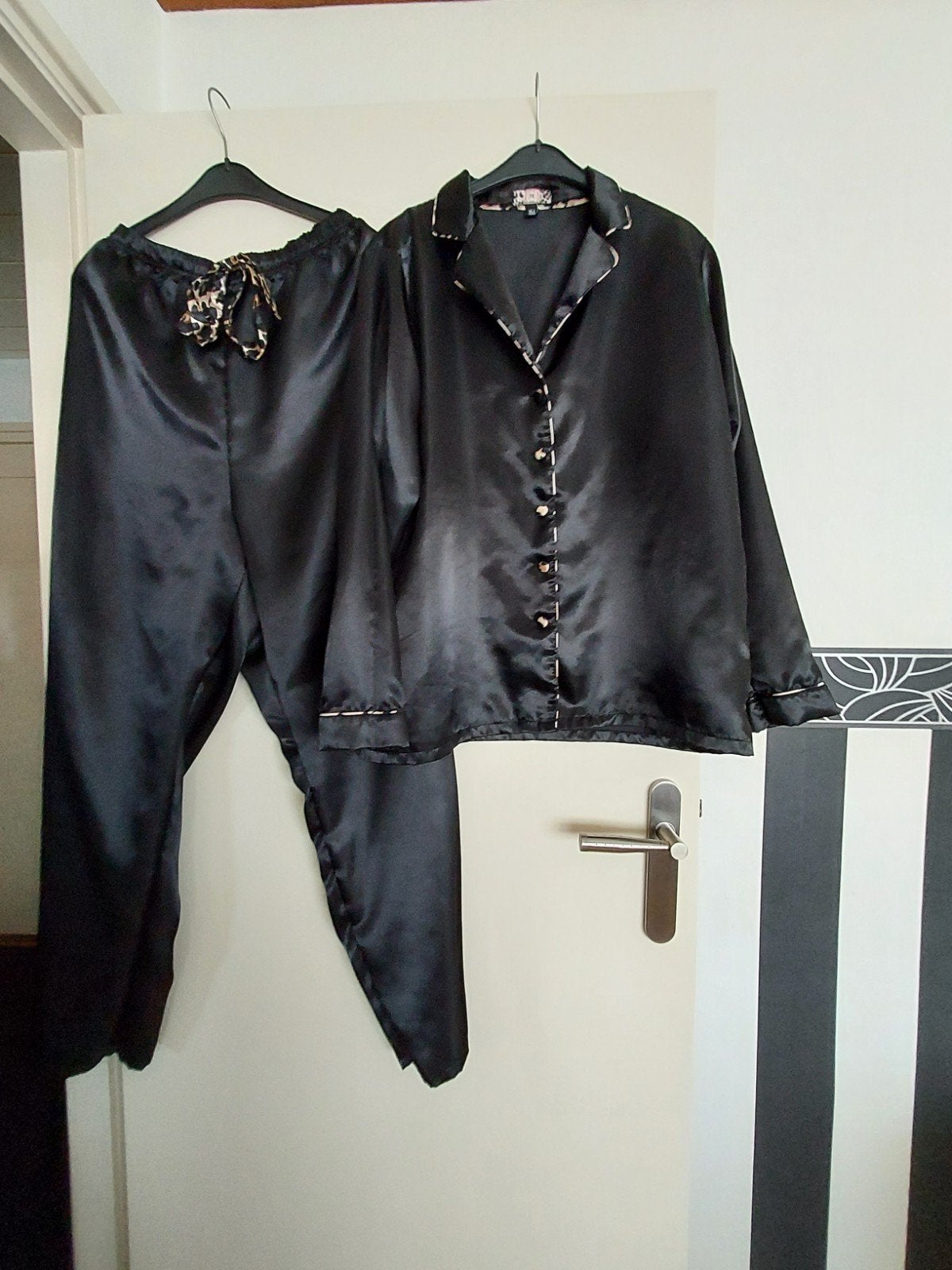 Zwarte satijnen pyjama set XL/XXL, FROM PB, Ophalen of Verzenden, Zo goed als nieuw, Maat 46/48 (XL) of groter