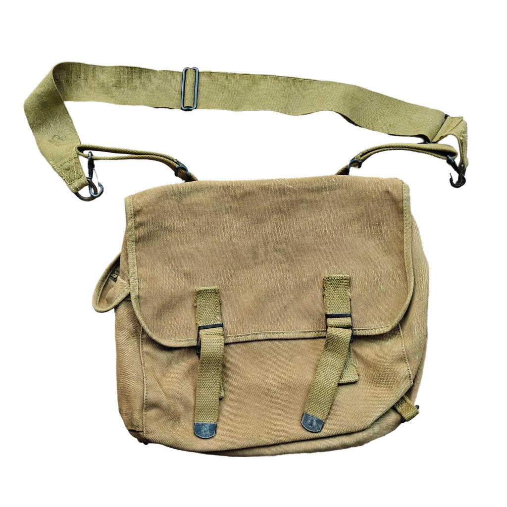 WWII US Musette Bag With Strap, Verzamelen, Militaria | Tweede Wereldoorlog, Ophalen of Verzenden, Amerika, Embleem of Badge