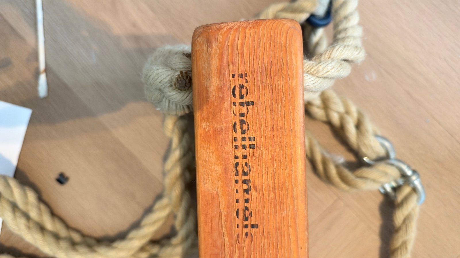 Houten schommel met touw - Rebelhamels, Ophalen, Zo goed als nieuw, Schommel
