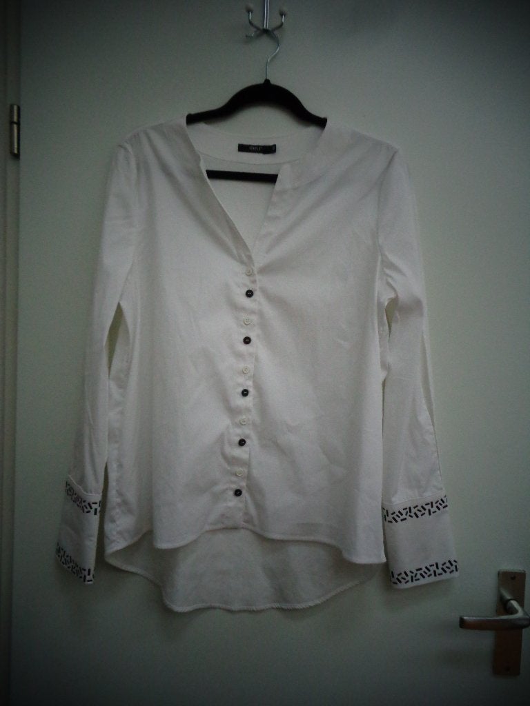 Witte bloes met lange open mouw, maat 42, merk Simple, Wit, Simple, Maat 42/44 (L), Ophalen of Verzenden