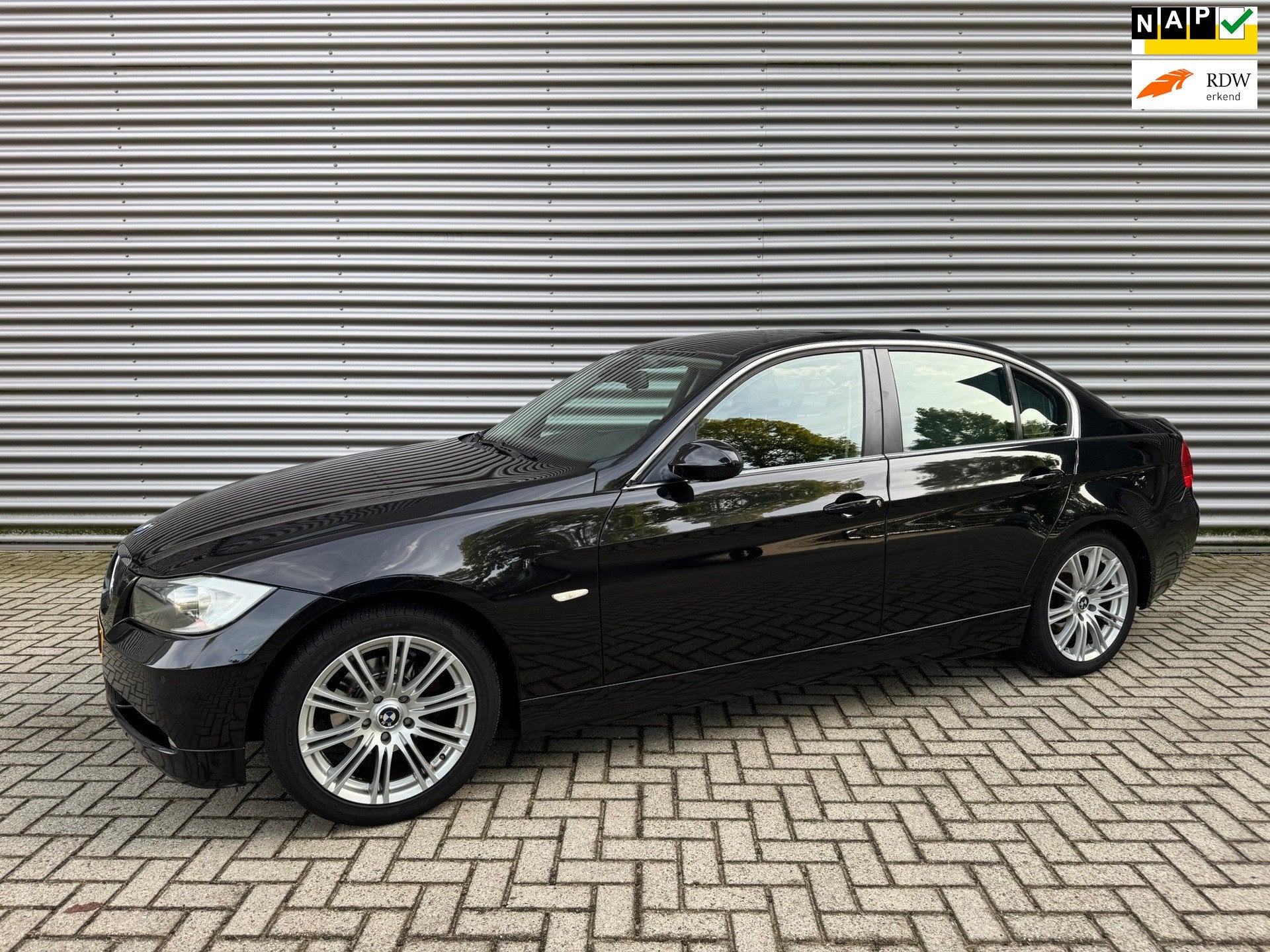 BMW 3-serie 320i Dynamic Executive Airco navi Cruise pdc net, Gebruikt, Zwart, Handgeschakeld, Sedan