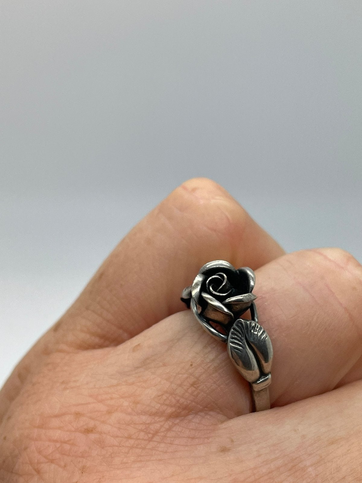 F235 Prachtige zilveren TEKA roosjes ring (verstelbaar), Sieraden, Tassen en Uiterlijk, Ophalen of Verzenden, Zilver, Ring