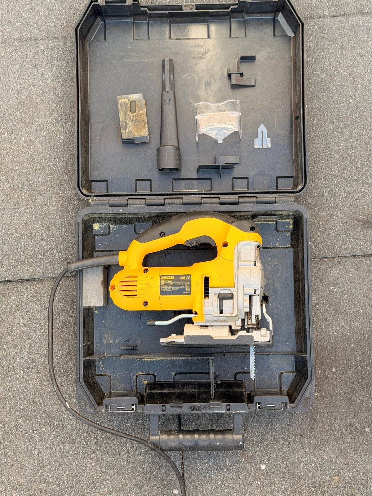 DeWalt DW331K Decoupeerzaag defect, Gebruikt, 600 tot 1200 watt, Ophalen of Verzenden, Decoupeerzaag
