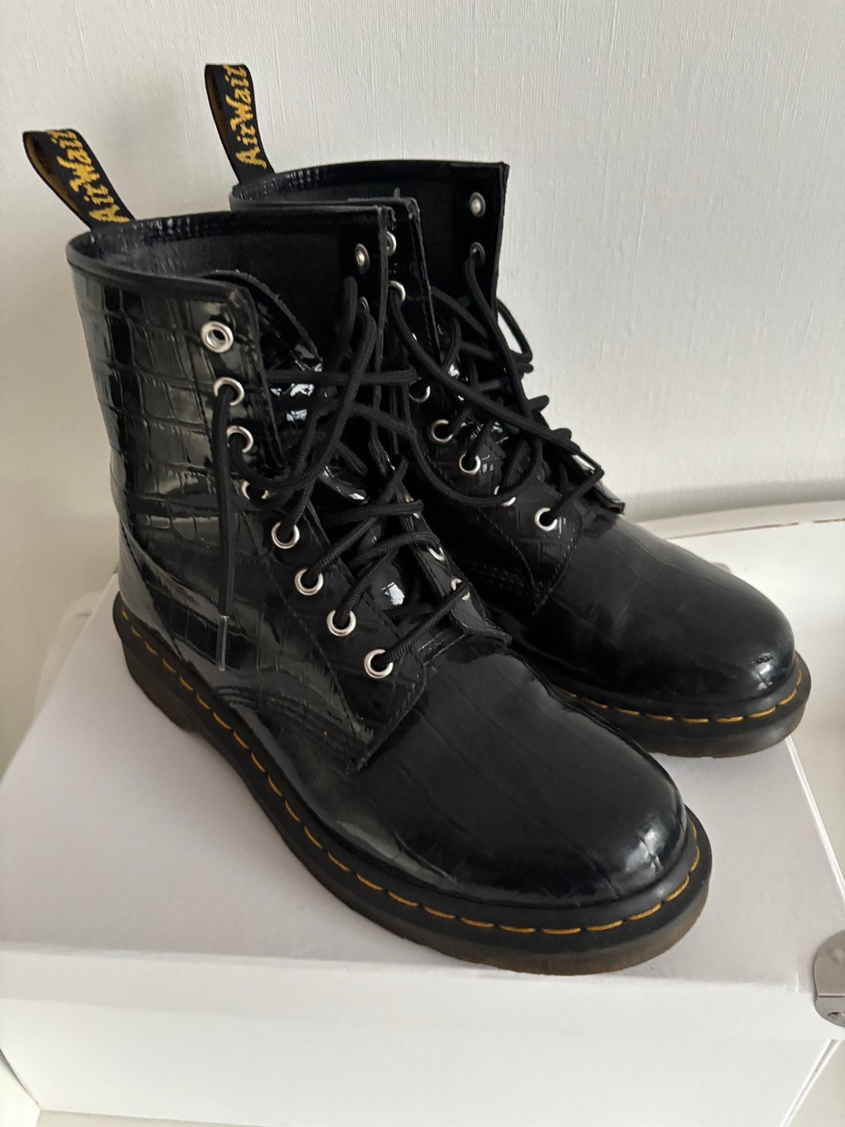 Dr. Martens croco, Zwart, Lage of Enkellaarzen, Ophalen of Verzenden, Gedragen