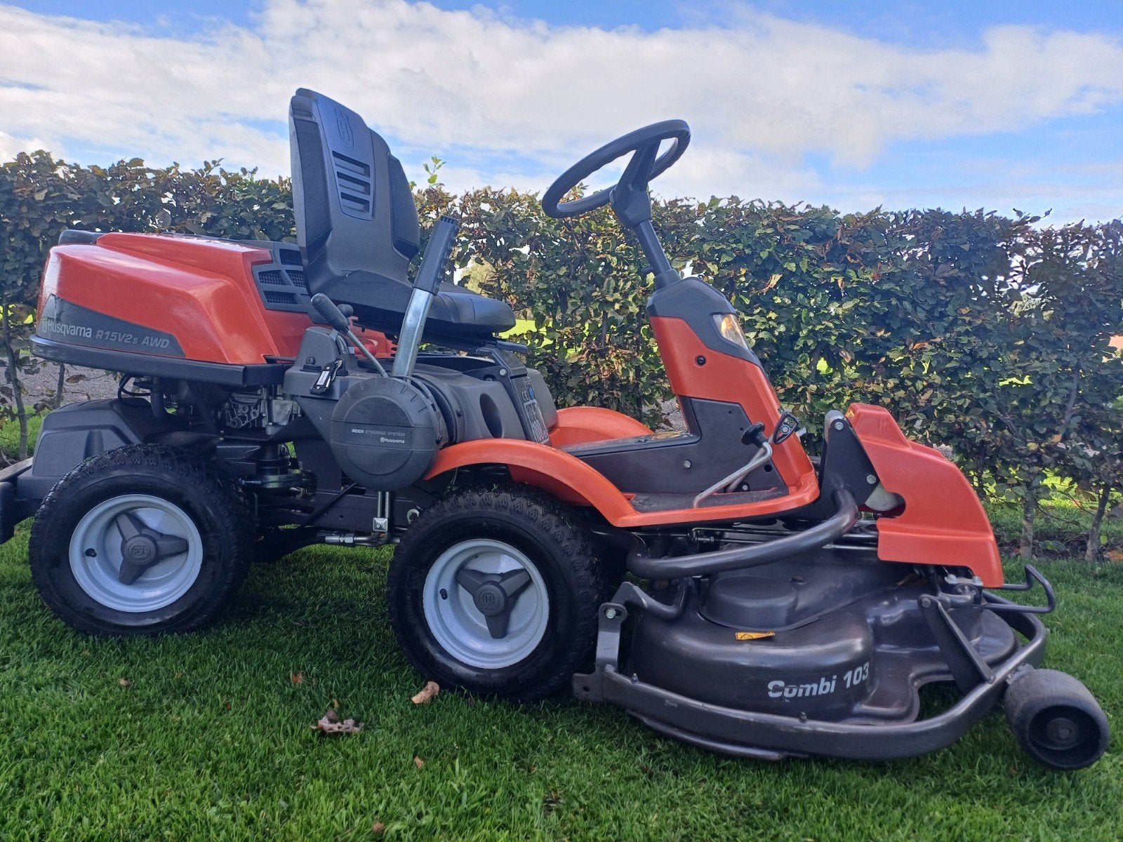 Nette Husqvarna Rider zitmaaier 4x4 met stuurbekrachtiging, Ophalen of Verzenden, Zo goed als nieuw, Elektrische starter, 90 tot 120 cm