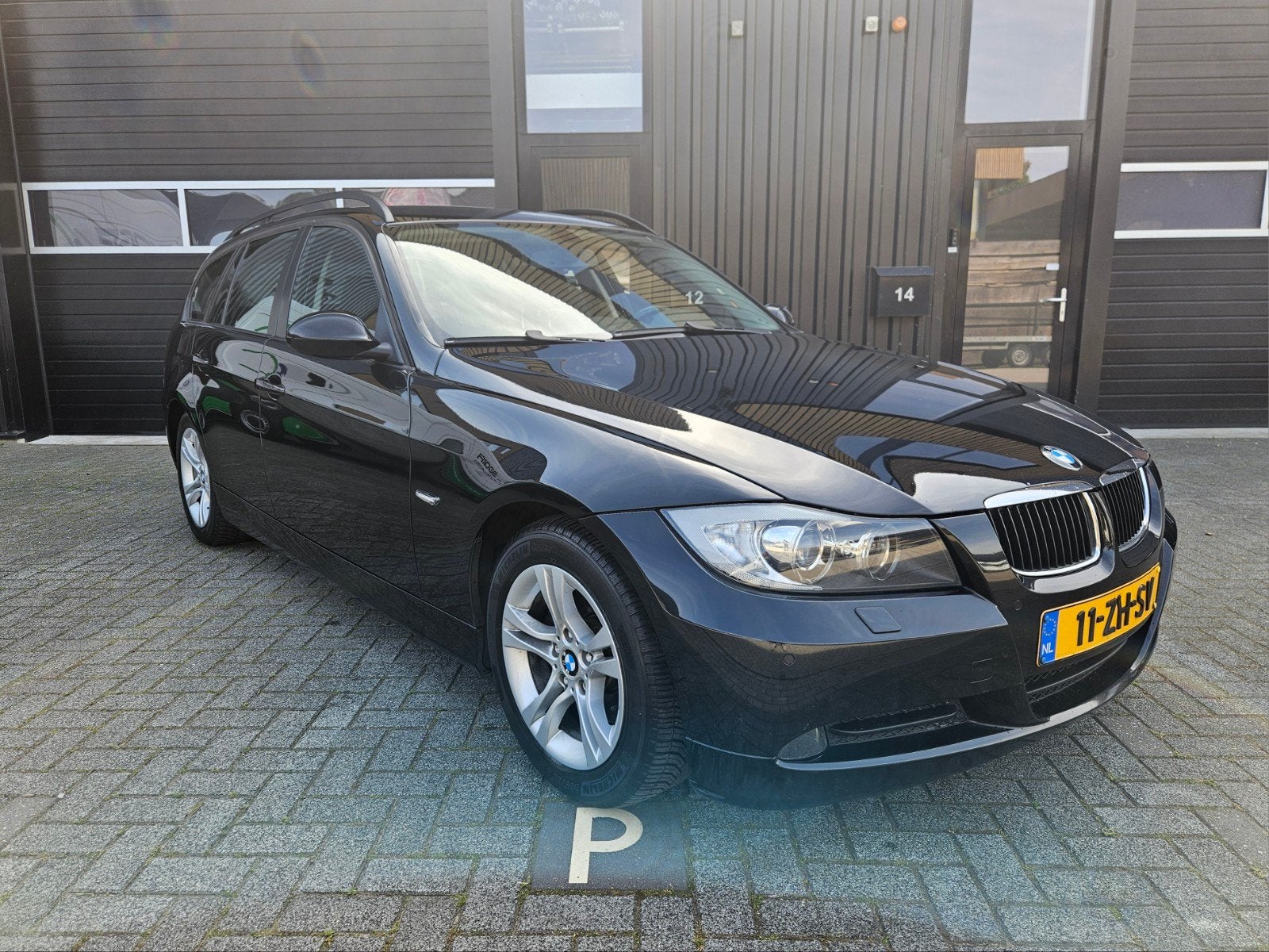 BMW 3-Serie 2.0 318 Touring, NAP, APK, Airco, Sportpakket, Auto's, BMW, Zwart, Origineel Nederlands, Handgeschakeld, Grijs