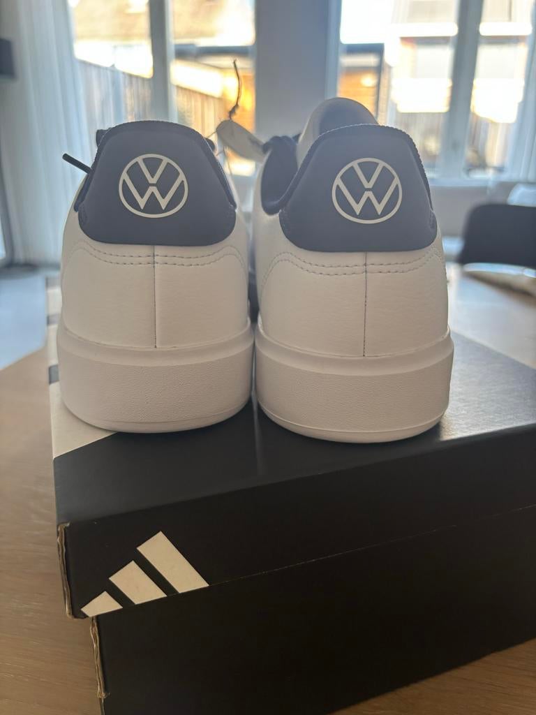 VOLKSWAGEN X ADIDAS sneakers, nieuw uit de doos, Ophalen of Verzenden, Nieuw, Wit, Sneakers of Gympen