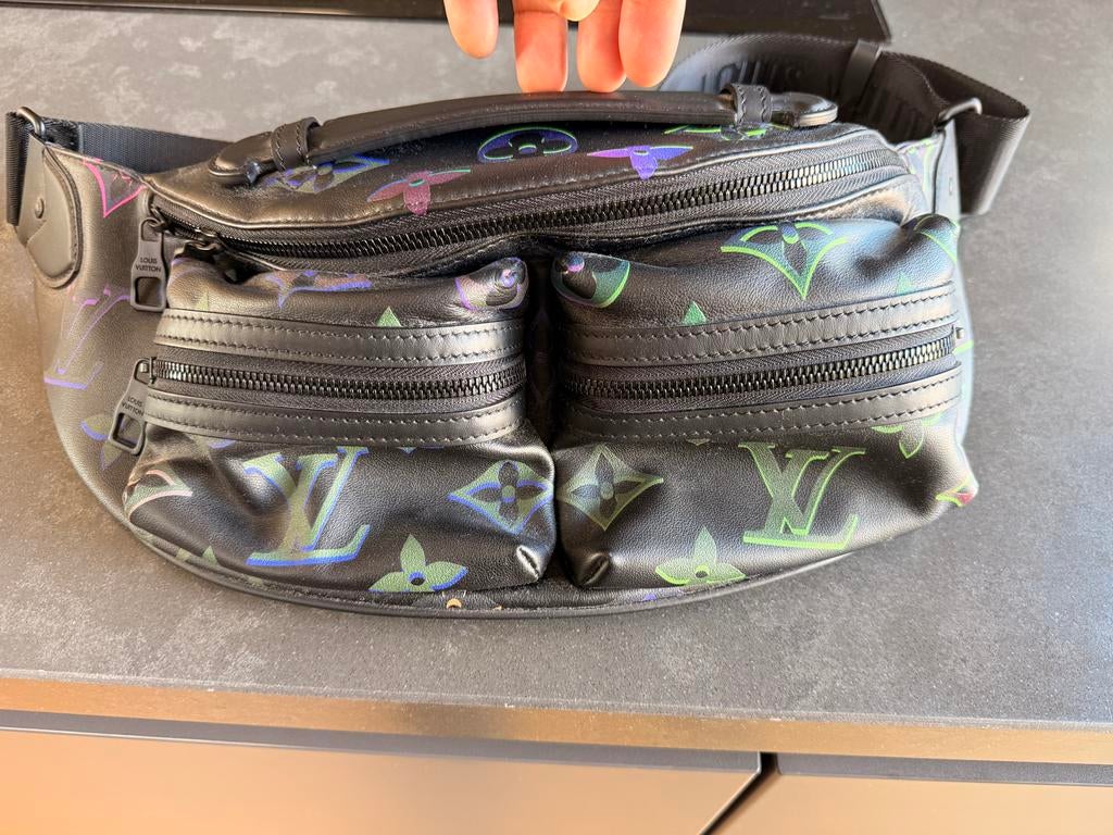 Louis Vuitton Comet Bumbag Zwart Borealis / Monogram Spotlig, Sieraden, Tassen en Uiterlijk, Tassen | Schoudertassen, Zwart, Nieuw