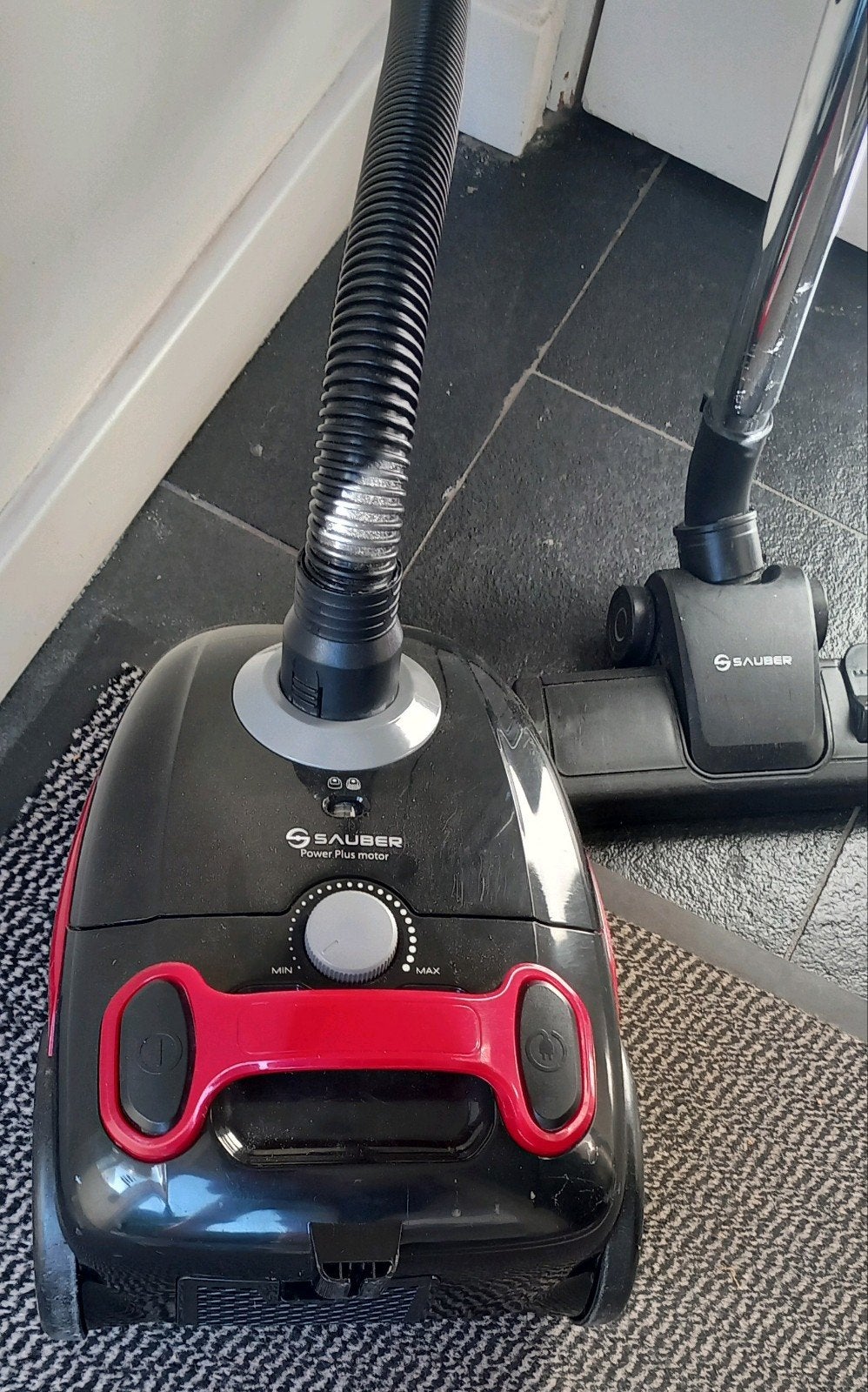 Sauber stofzuiger met regelbare zuigkracht - 800W, Witgoed en Apparatuur, Stofzuigers, Overige merken, Zo goed als nieuw, Sledestofzuiger