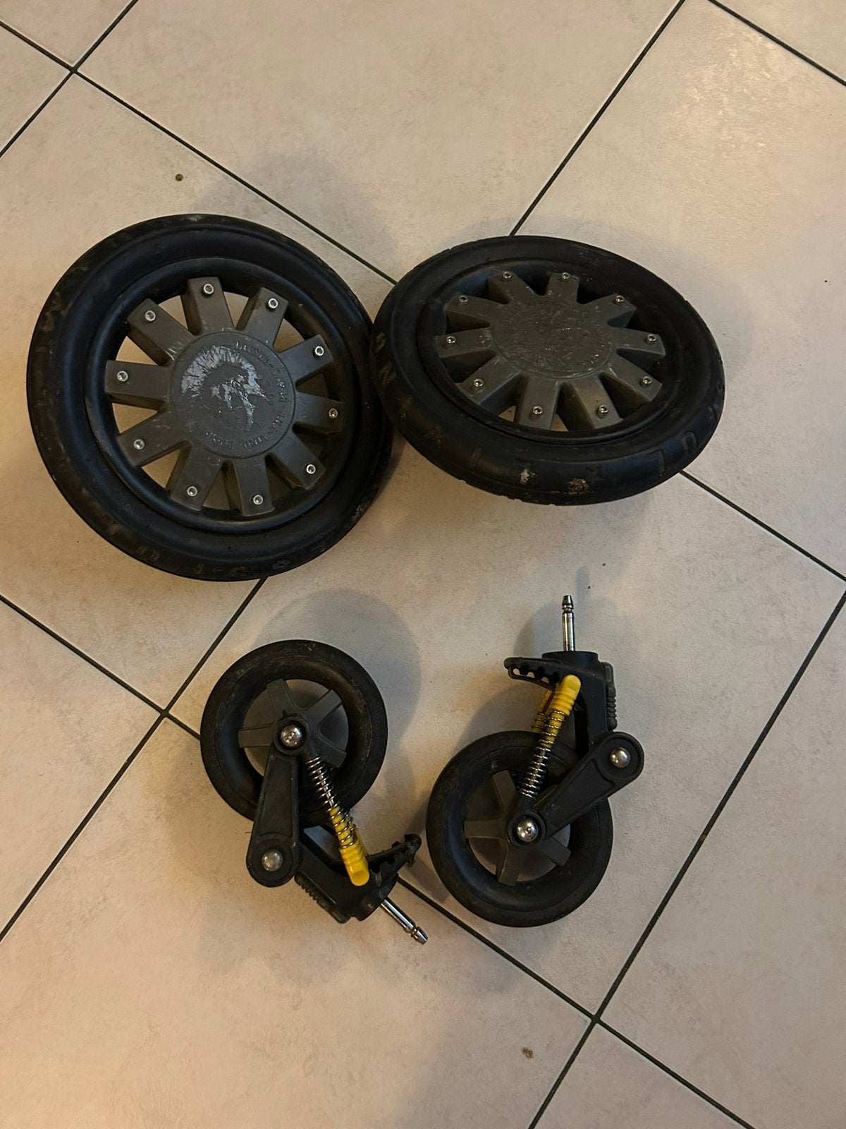 Bugaboo wielen pr €40, Ophalen of Verzenden, Gebruikt