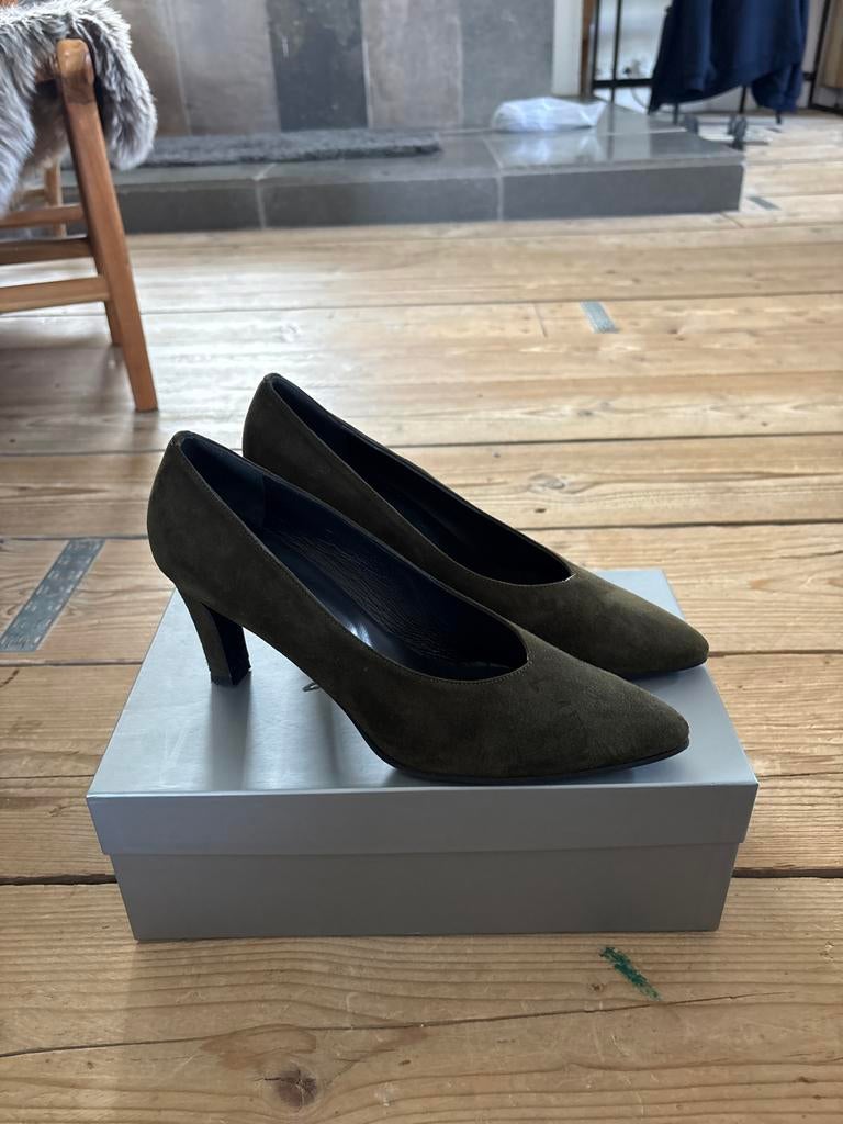 Lilian suède pumps - maat 42, Kleding | Dames, Schoenen, Nieuw, Pumps, Groen, Ophalen of Verzenden