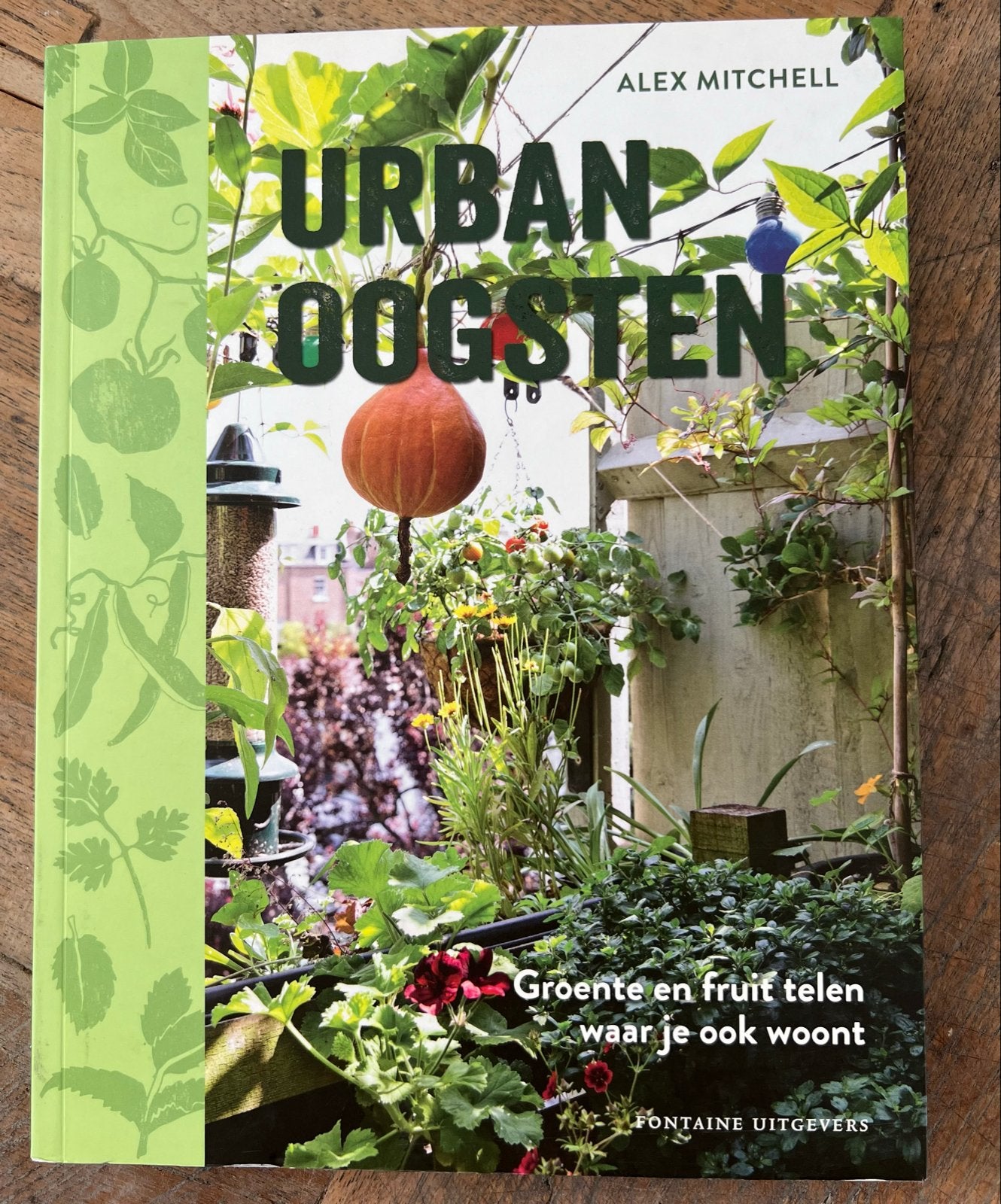 Urban Oogsten: Groenten en fruit telen waar je ook woont, Ophalen of Verzenden, Zo goed als nieuw, Moestuin