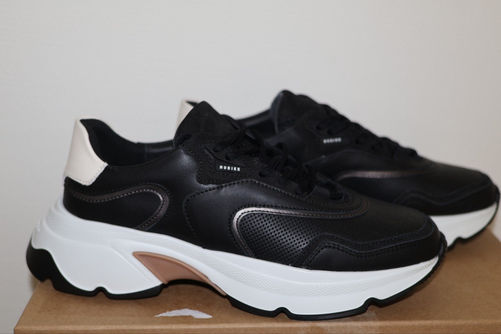 Nubikk sneakers zwart nieuw maat 40, Kleding | Dames, Schoenen, Nubikk, Nubikk.nl, Nieuw, Ophalen of Verzenden