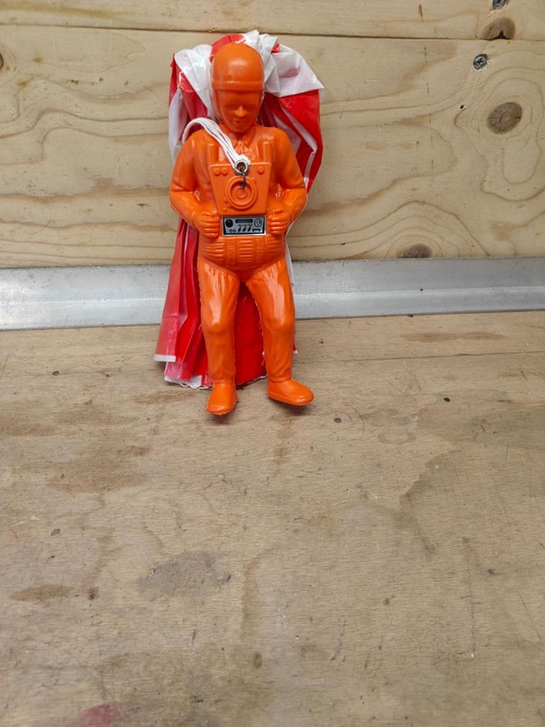 Vintage Parachutist Speelgoedfiguur met Parachute, Ophalen of Verzenden, Gebruikt