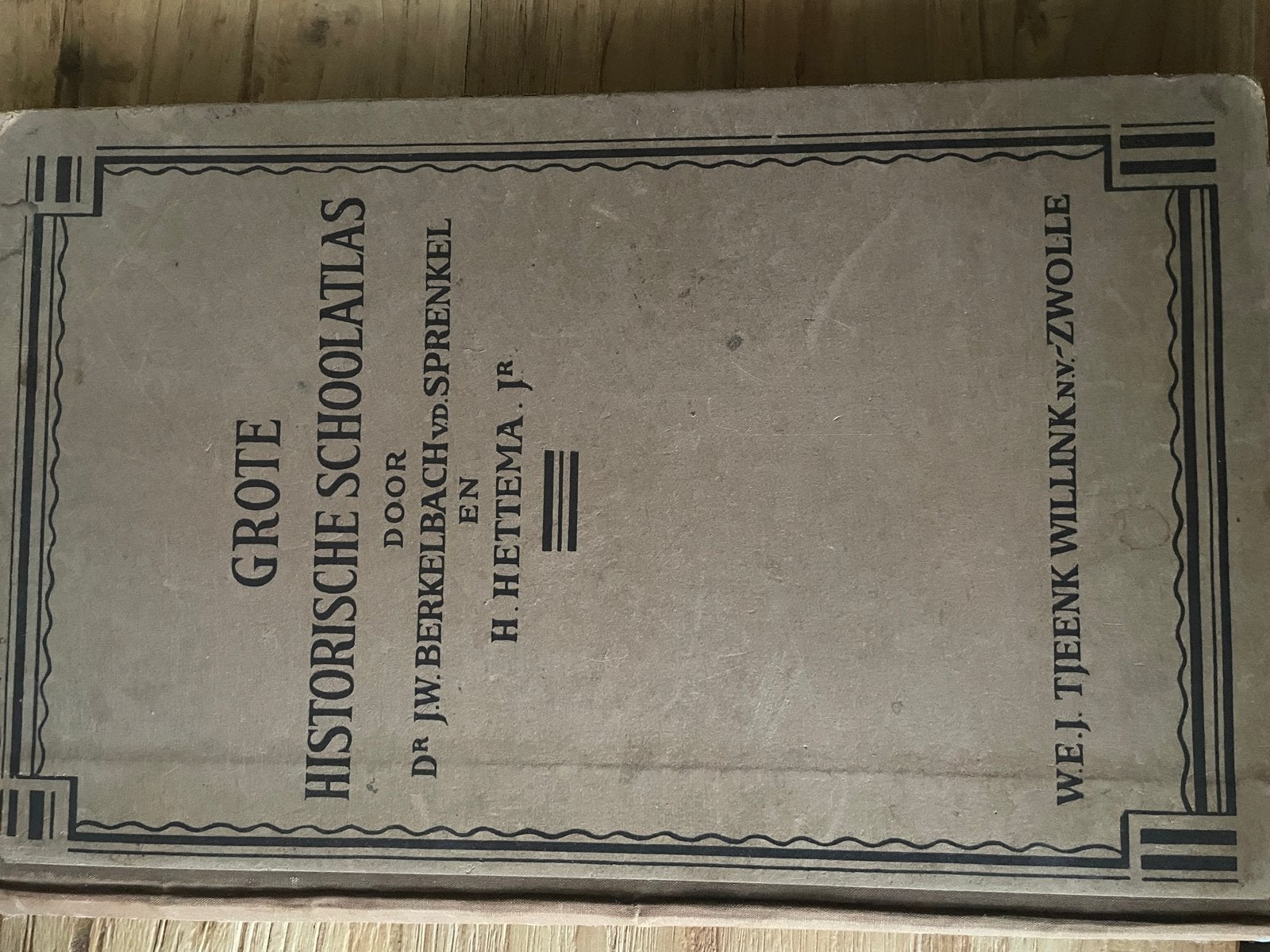 Grote Historische Schoolatlas - Berkelbach & Hettema, Gelezen, Overige atlassen, Ophalen of Verzenden, 1800 tot 2000