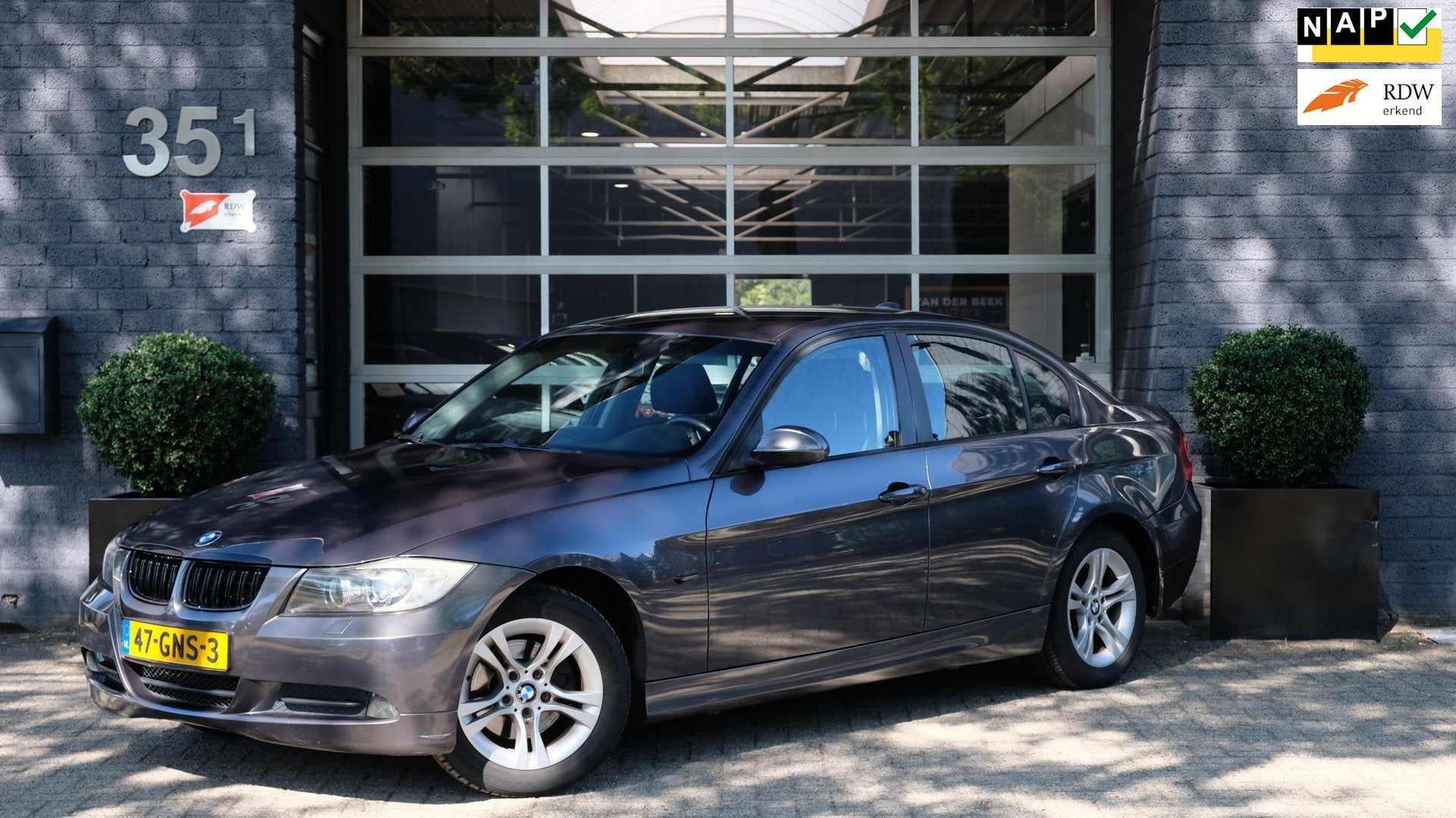 BMW 3-serie 316i CARPLAY CAMERA CRUISE NAP XENON, Auto's, Gebruikt, 4 cilinders, Parkeersensor, 122 pk