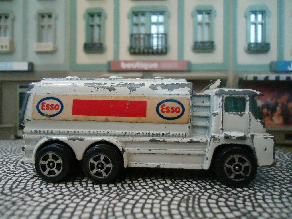 +/- 1:100 Guy Warrior Tanker Corgi Juniors Whizzwheels ESSO, Ophalen of Verzenden, Gebruikt, Auto