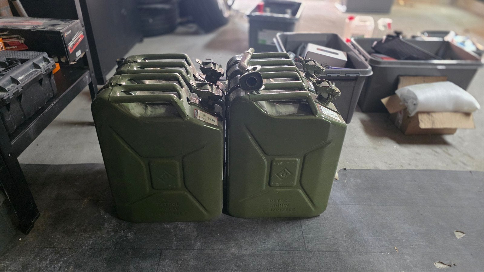 4x Jerrycans 20 liter met schenktuit - Zo goed als nieuw!, Ophalen