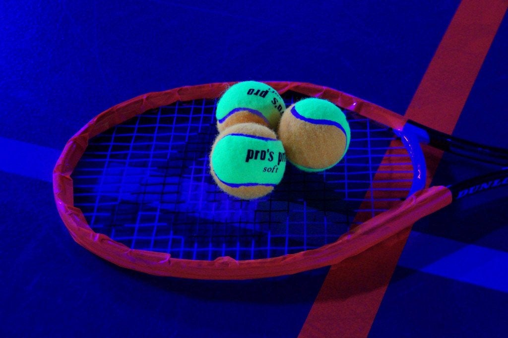 Blacklight UV Tennis Glow in the Dark sporten in blacklight, Gebruikt, L00, Ophalen of Verzenden, Racket