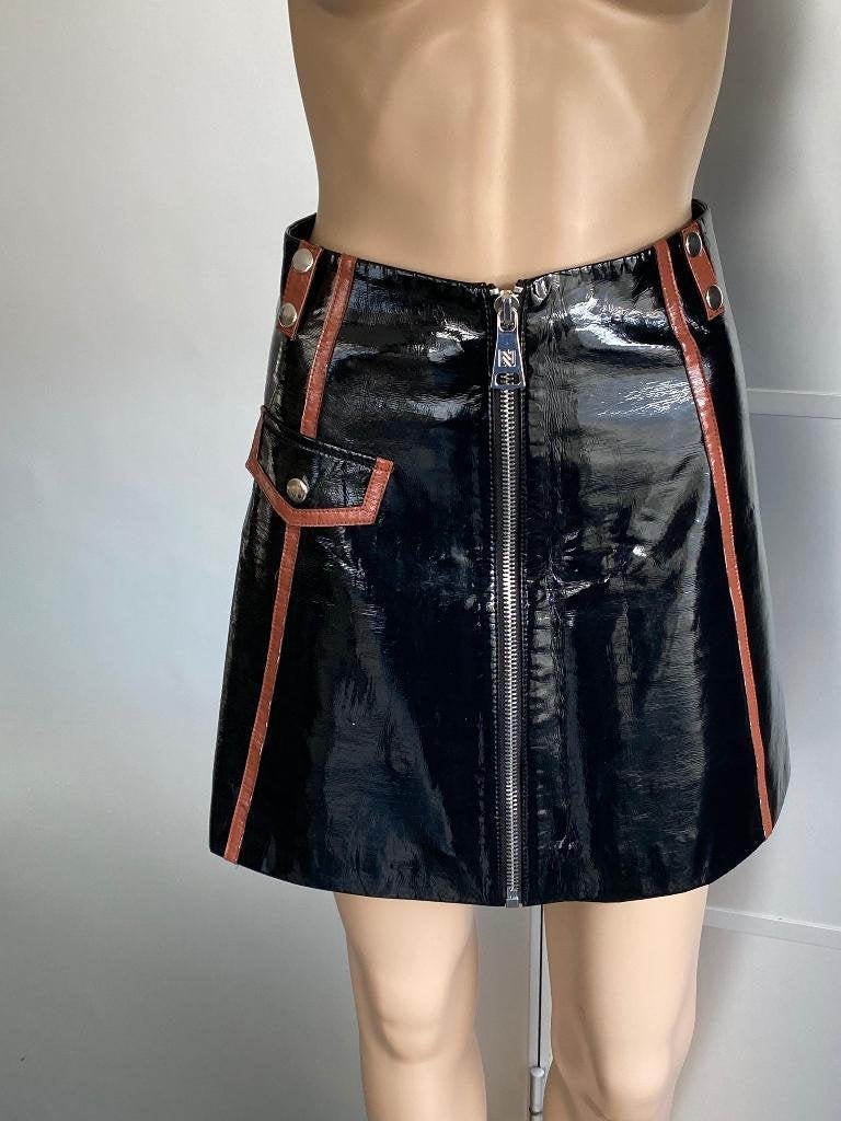 J601 Nikkie maat 34=XS nep lak-leren rok rokje zwart/bruin, Zwart, Ophalen of Verzenden, Zo goed als nieuw, Nikkie