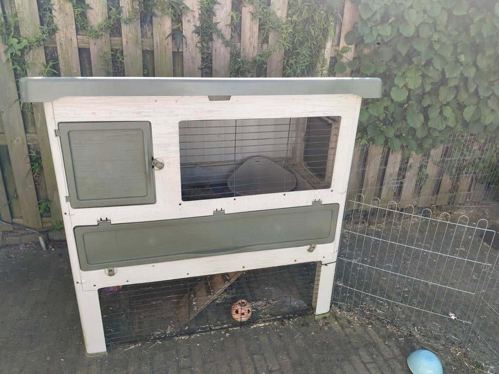 Ruim konijnenhok in nette staat incl rasters voor ren, Dieren en Toebehoren, Knaagdieren en Konijnen | Hokken en Kooien, Gebruikt
