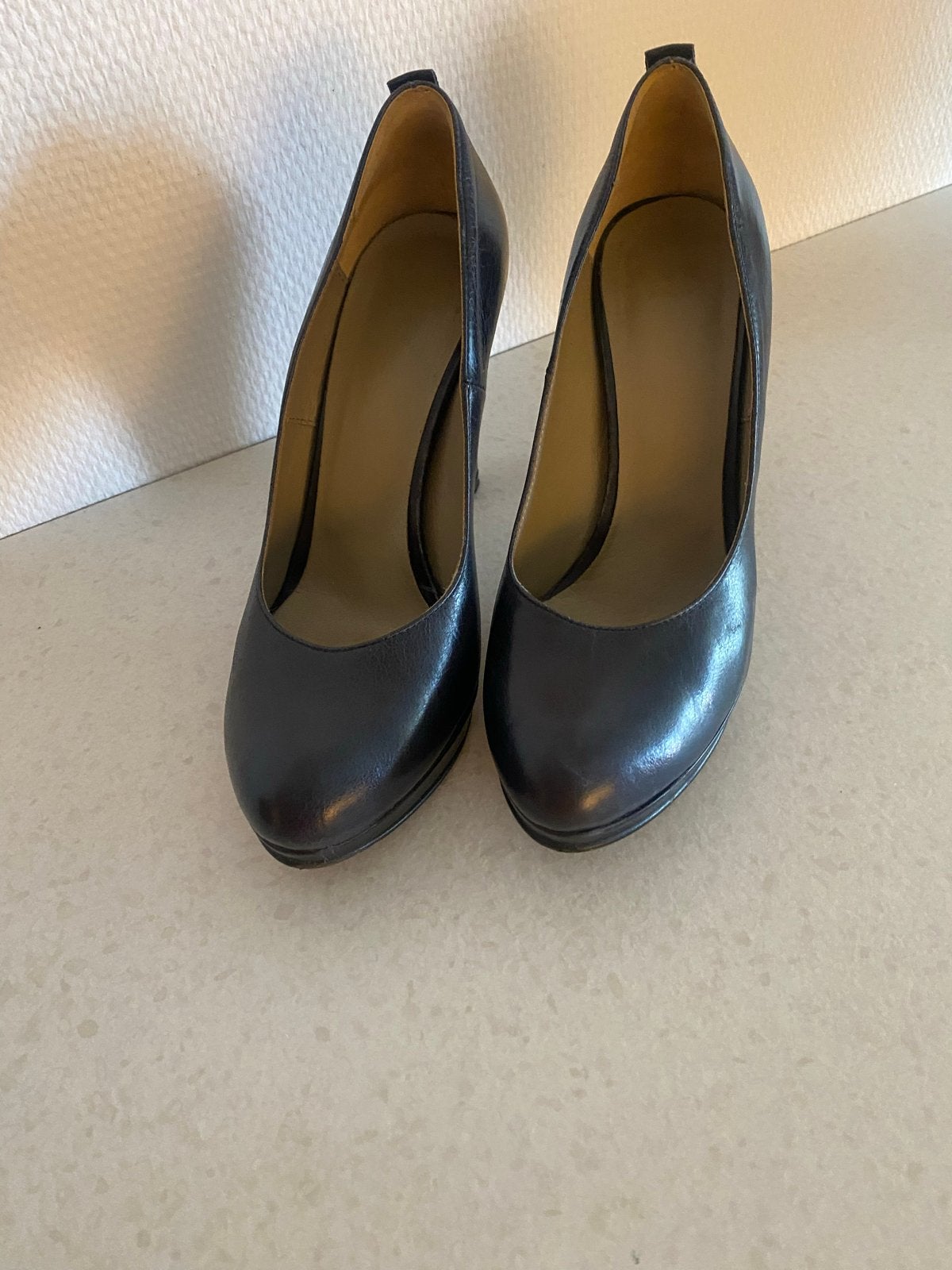 Noë donker blauw pumps met hoge hakken 37, Kleding | Dames, Ophalen, Blauw, Schoenen met hoge hakken, Gedragen