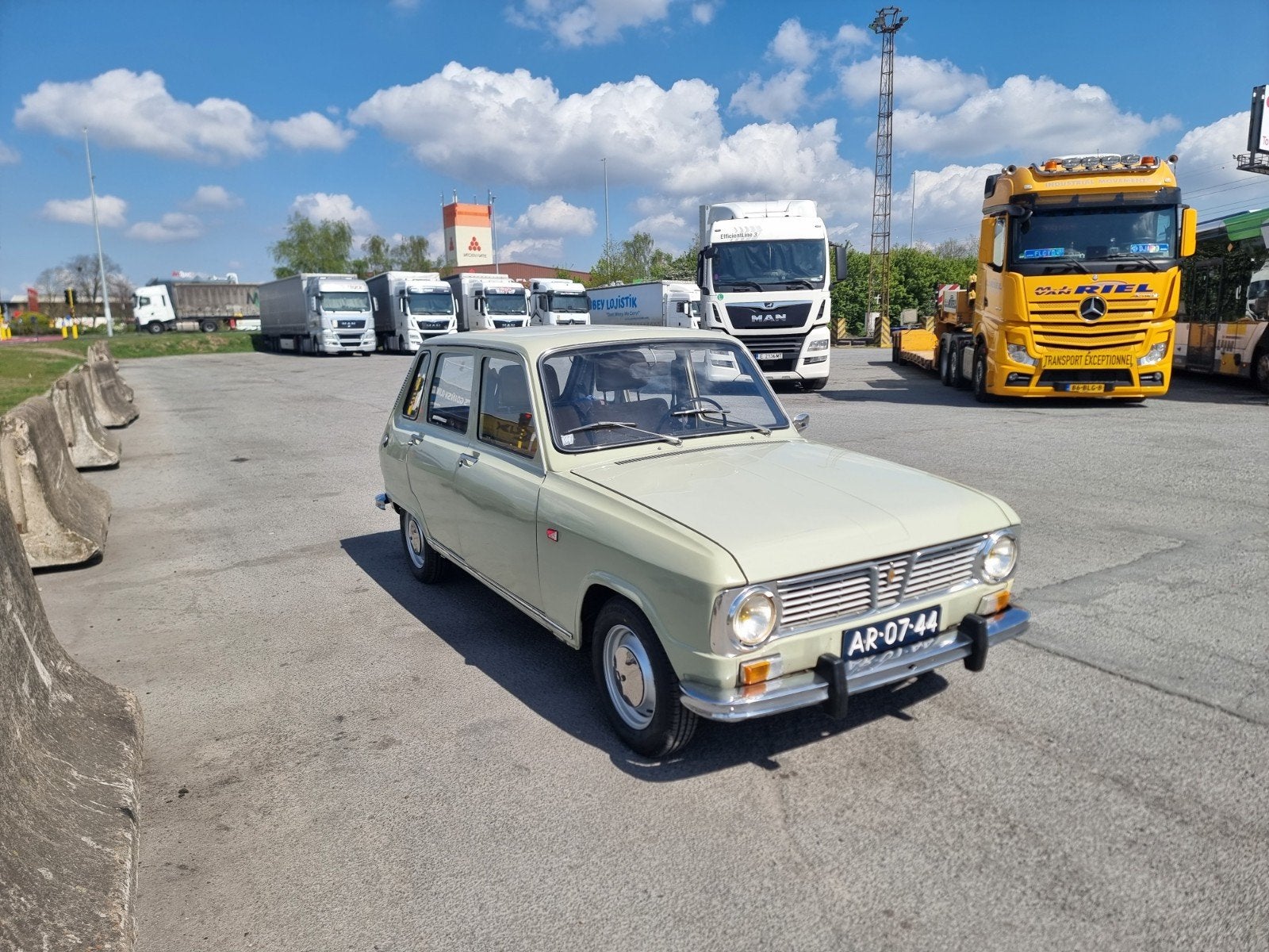 Renault R6 1970 Beige, Auto's, Oldtimers, Voorwielaandrijving, Leder en Stof, Handgeschakeld, Particulier