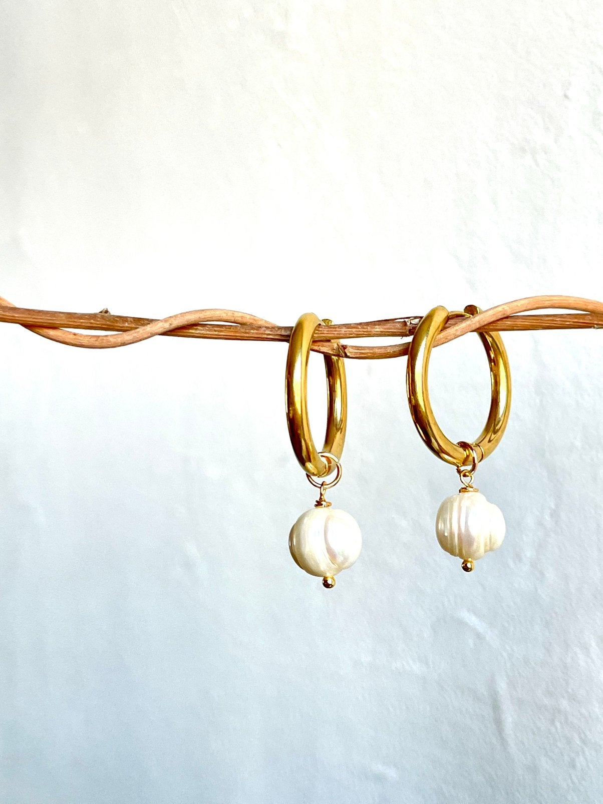 Parel oorbellen/ creolen, Sieraden, Tassen en Uiterlijk, Oorbellen, Ophalen of Verzenden, Nieuw, Goud, Goud