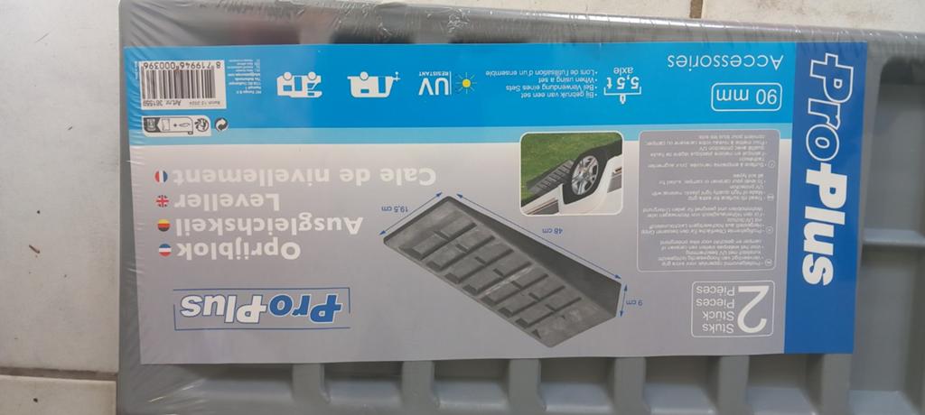 Nieuwe oprijblokken voor auto, caravan of camper - grijs, Caravans en Kamperen, Caravan accessoires, Ophalen