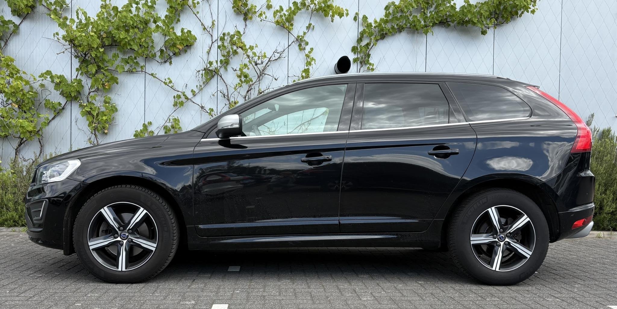 Volvo XC60 2.0 D4 FWD R-Design | Navigatie | High Performanc, Auto's, 12 maanden, Zwart, Bedrijf, SUV of Terreinwagen