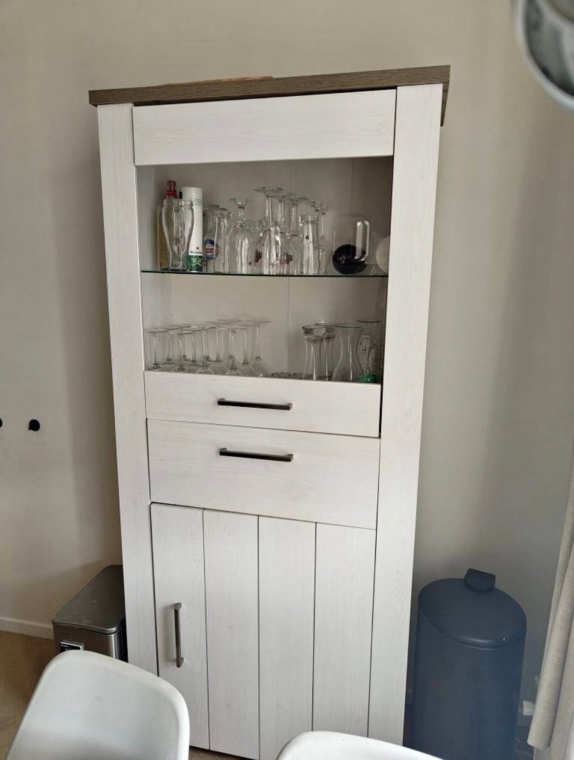Vitrine kast met bijbehorende salontafel, Ophalen