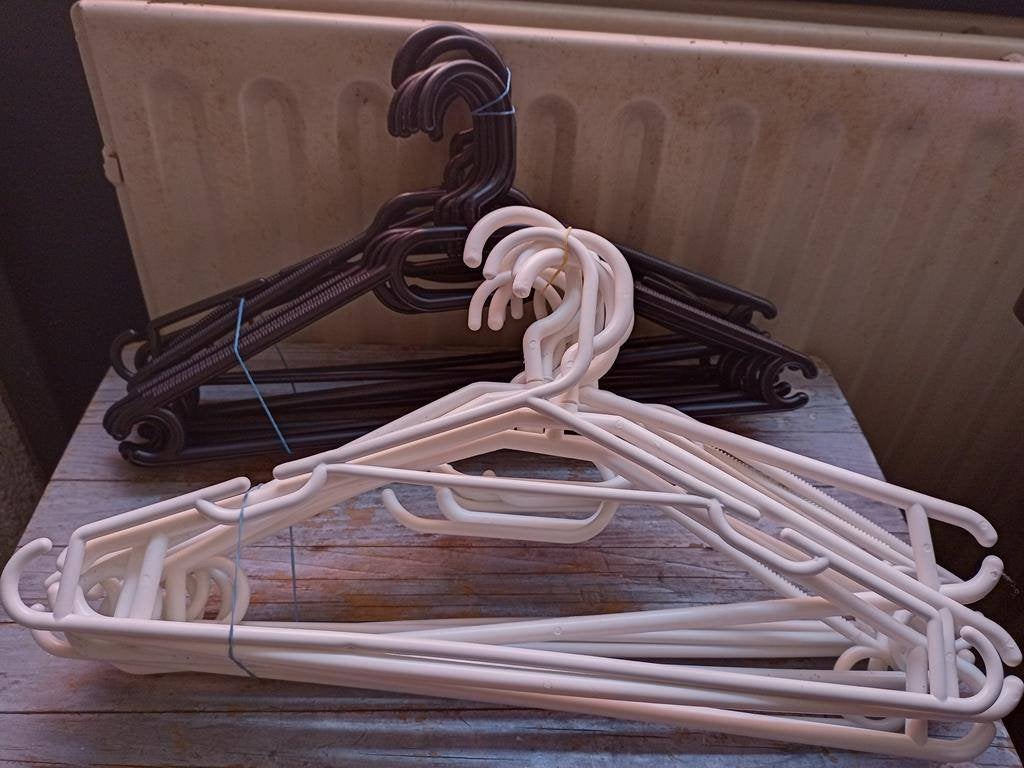 Kledinghanger kleerhangers wit zwart, Ophalen of Verzenden, Gebruikt, Kunststof, Volwassenen