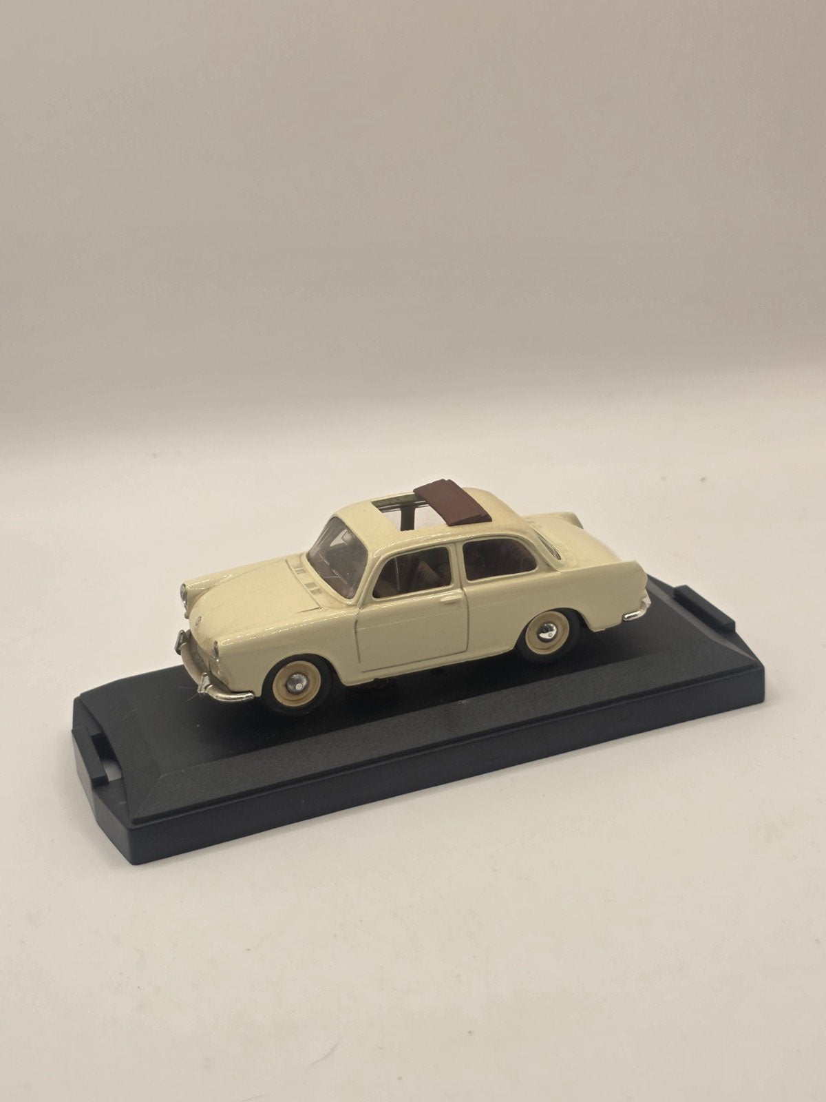 Volkswagen 1500  open sunroof, Hobby en Vrije tijd, Ophalen of Verzenden, Zo goed als nieuw, Auto, Overige merken