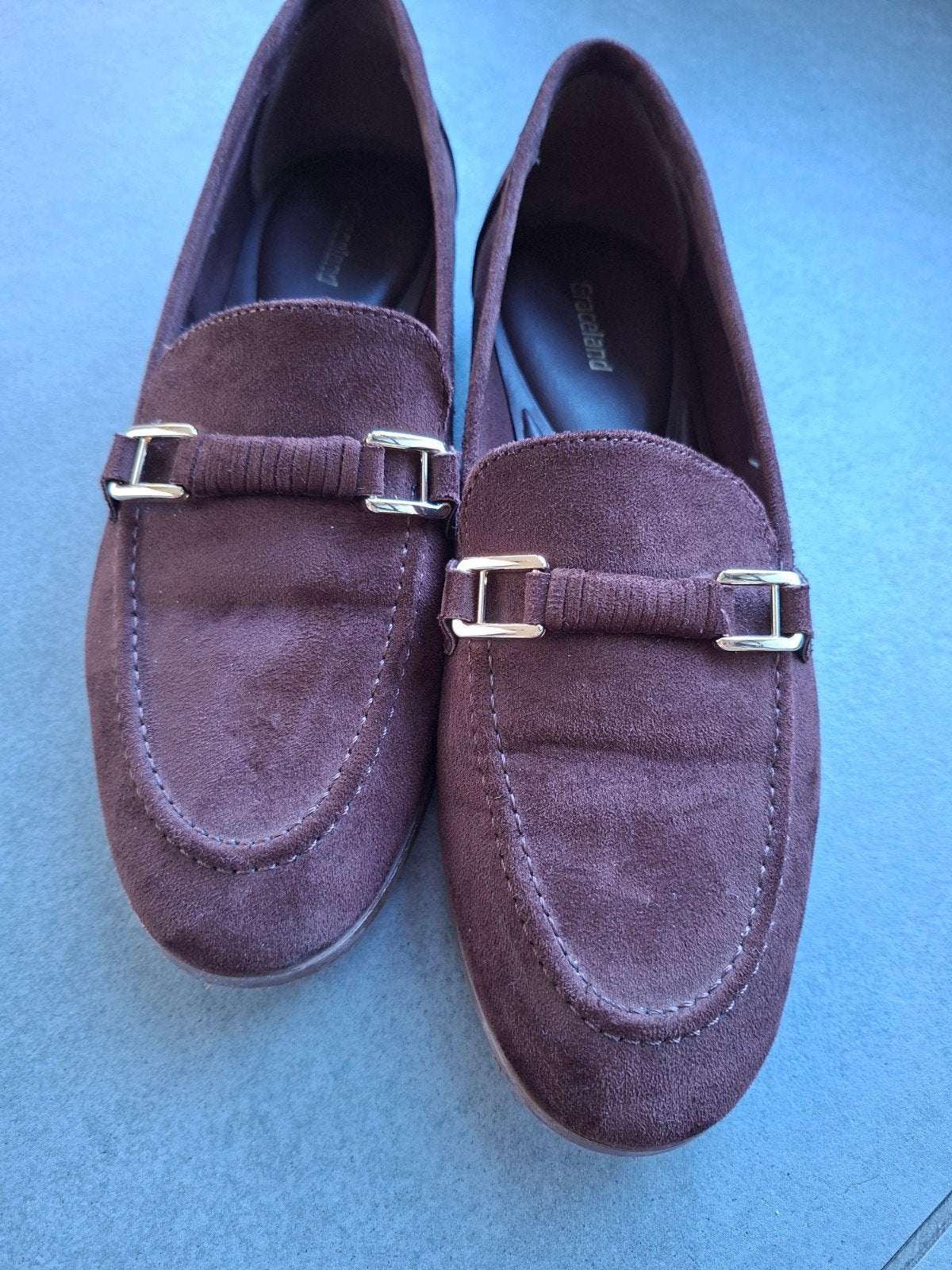 Graceland bruine suède-look loafers met gouden gesp, maat 40, Bruin, Instappers, Ophalen of Verzenden, Zo goed als nieuw