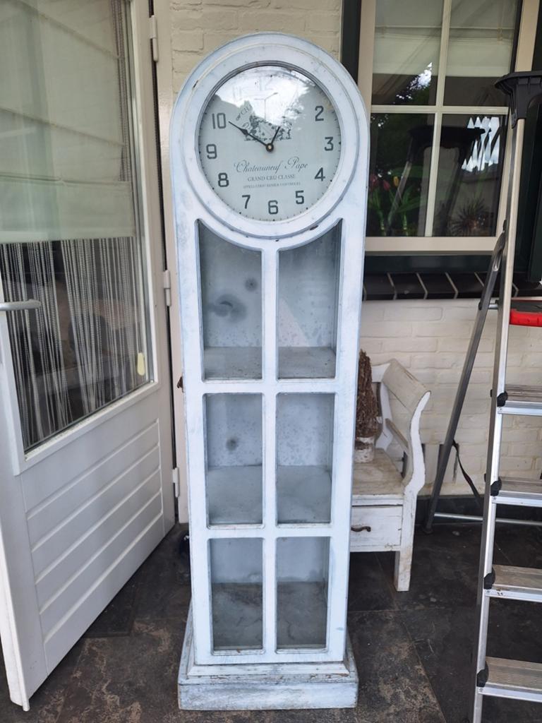 Grote staande klok met opbergruimte - Brocante stijl, Antiek en Kunst, Antiek | Klokken, Ophalen of Verzenden