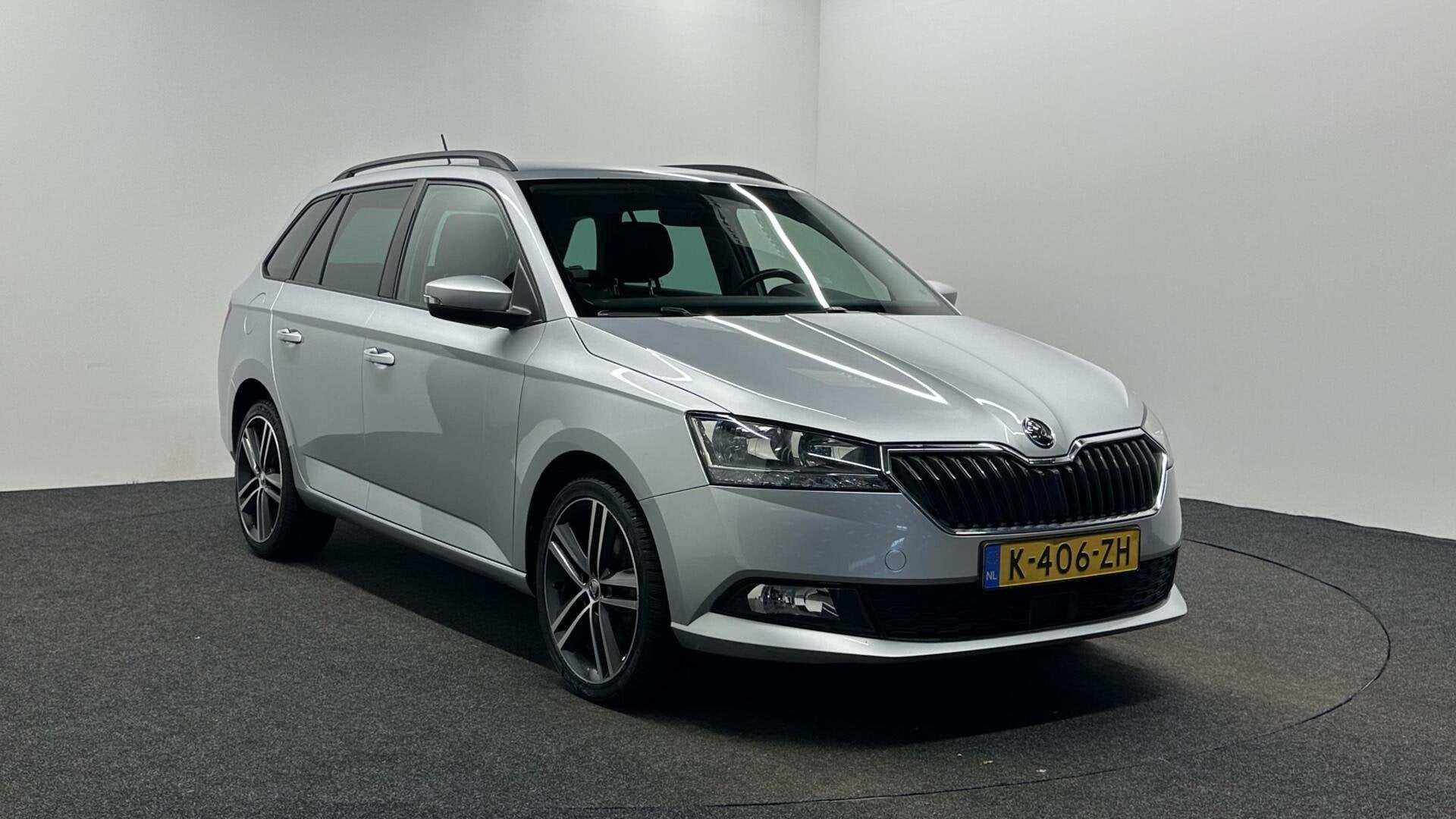Skoda Fabia Combi 1.0 TSI Ambition AUTOMAAT TREKHAAK CARPLAY, Auto's, Stof, Euro 6, 95 pk, Met garantie (alle)