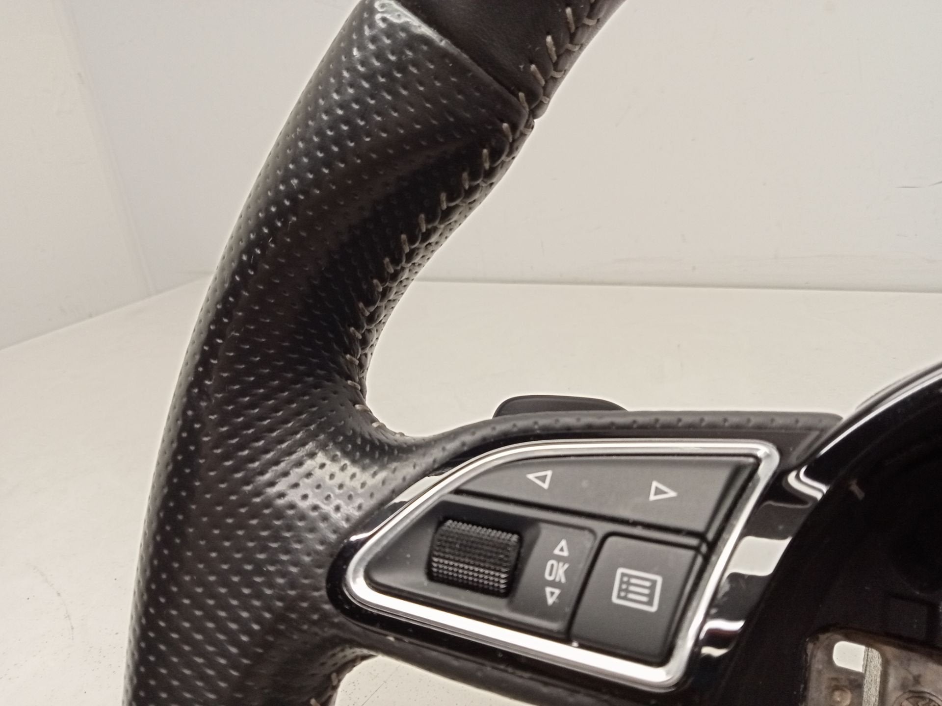 Audi A3 8V 2012-2016 S-Line Stuur MF F1 Flippers Witte stiks, Auto-onderdelen, Gebruikt, AUDI AG, Auto-Union-Strasse 1
85045  Ingolstadt, DE