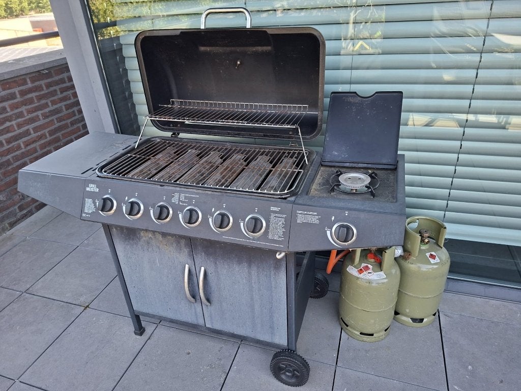 Luxe gasbarbecue bbq met 2 gasflessen en slang, Ophalen, Gebruikt, Grill Master