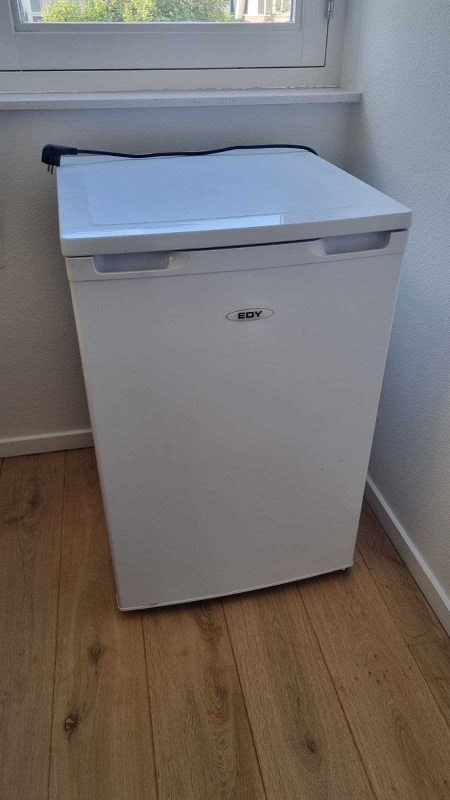 EDY Vriezer EDTV5552 - 86L inhoud, zo goed als nieuw, 75 tot 100 liter, Met aparte vriezer, Zo goed als nieuw, 45 tot 60 cm