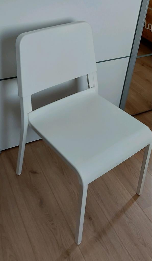 IKEA TEODORES Stoel - Zo goed als nieuw, Huis en Inrichting, Ophalen, Kunststof, Modern, Scandinavisch, Wit
