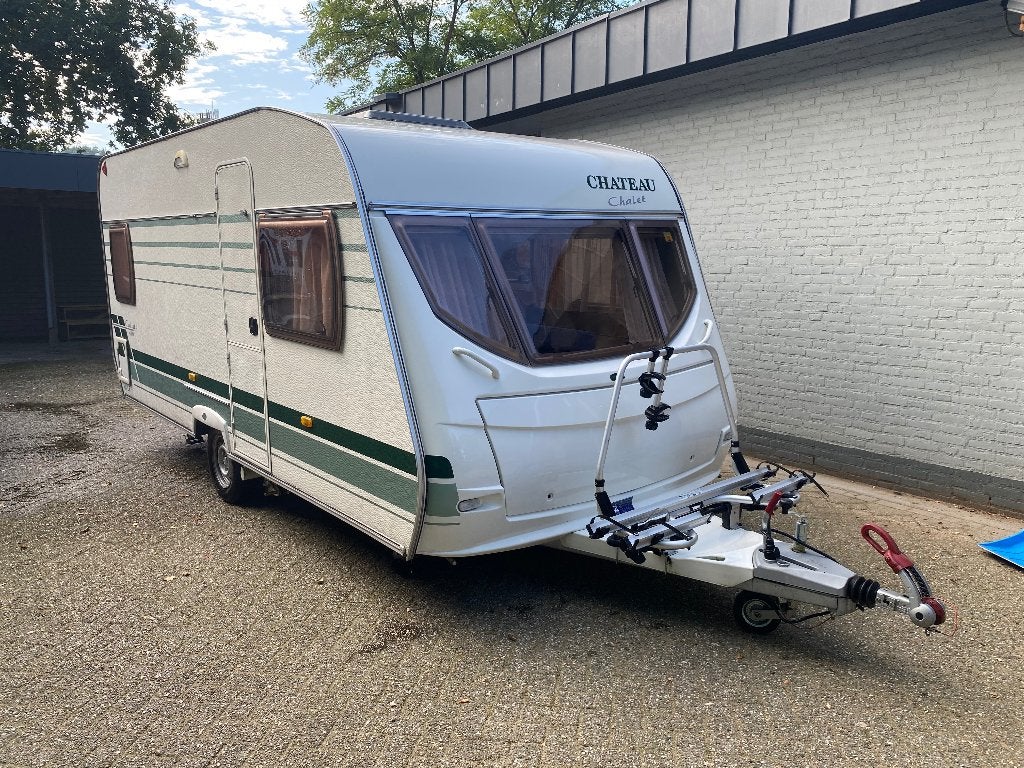 Chateau Calista 450 - Nette caravan met fietsenrek, Caravans en Kamperen, Chateau, Rondzit, Vast bed, Luifel