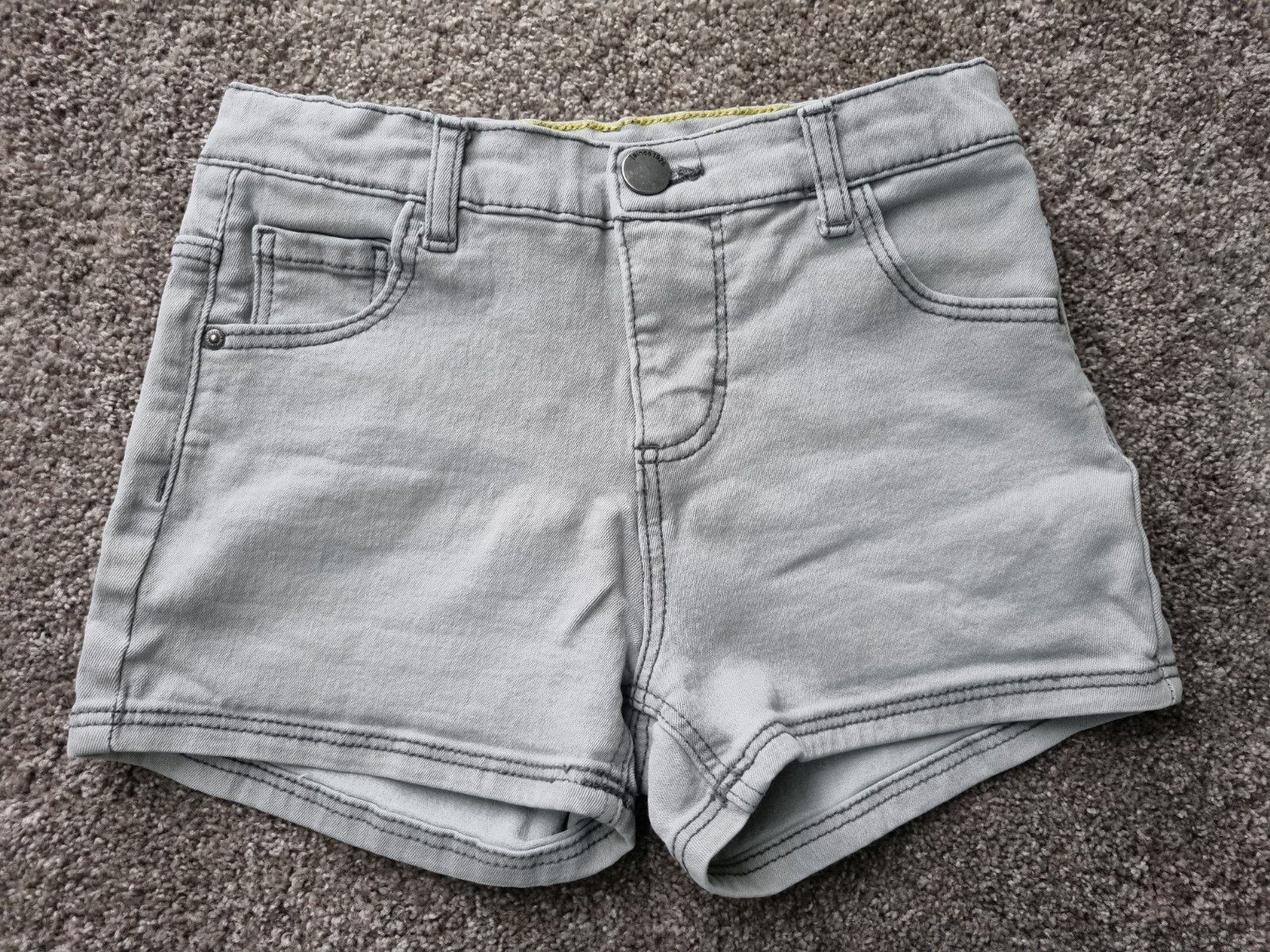 Korte broek voor meisje -- maat 134 / 140 -- Hema, Kinderen en Baby's, Broek, Gebruikt, Meisje, Ophalen of Verzenden