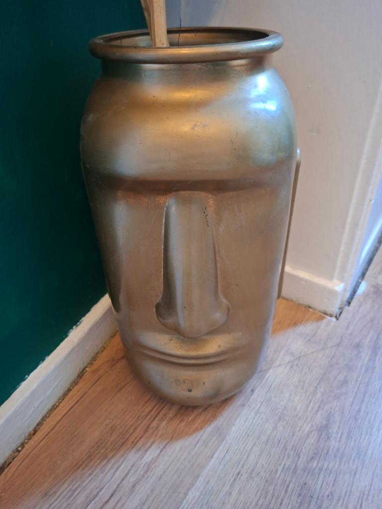 Gouden vaas met gezicht - Unieke decoratie, Gebruikt, Ophalen of Verzenden, Goud, Metaal