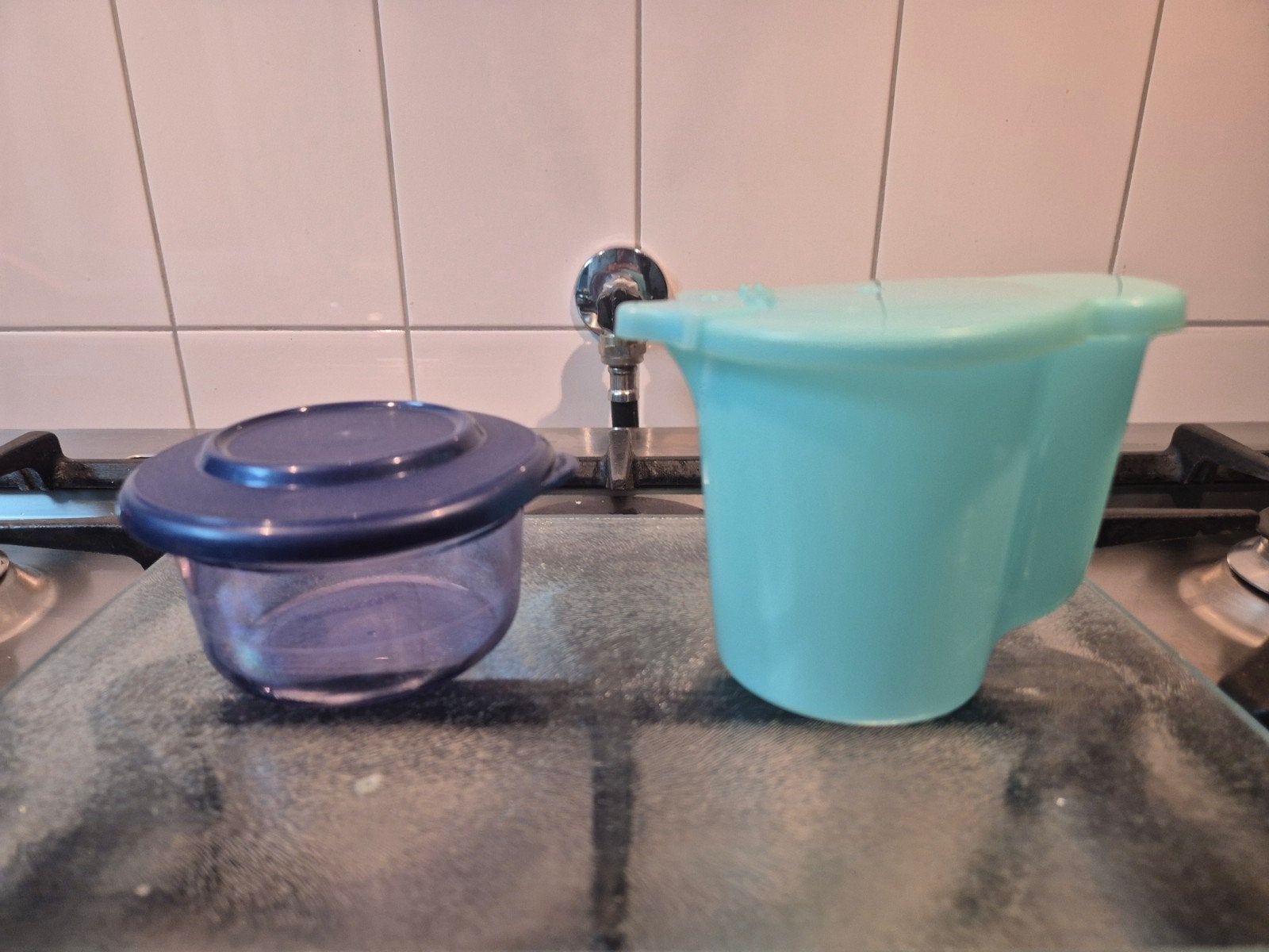 Vintage Tupperware: Paars Bewaarbakje & Turquoise Kan, Ophalen, Paars, Zo goed als nieuw, Met deksel