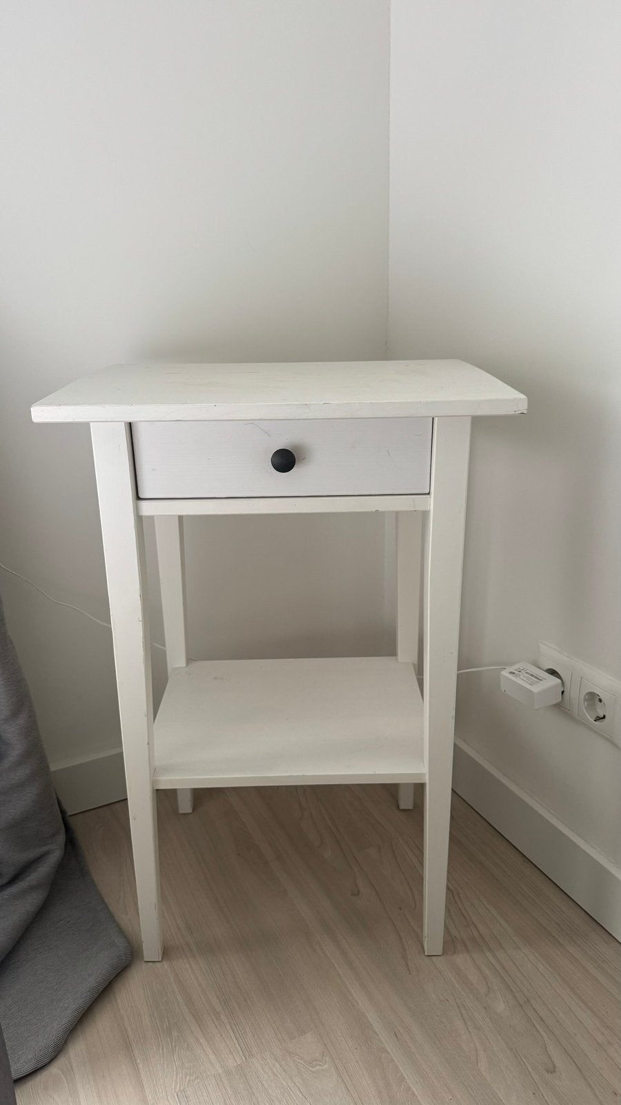 IKEA HEMNES nachtkastje in wit, Huis en Inrichting, Slaapkamer | Nachtkastjes, Ophalen of Verzenden
