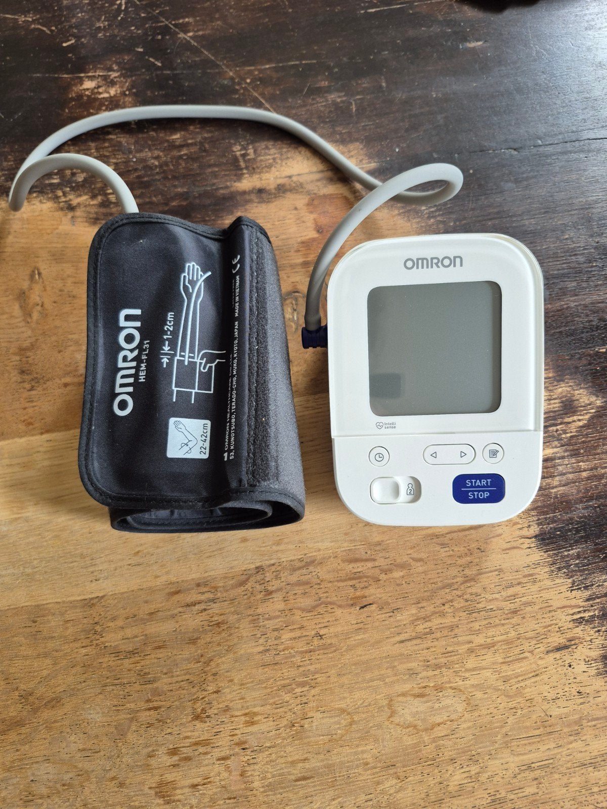 Omron Bloeddrukmeter met manchet (22-42cm), Ophalen