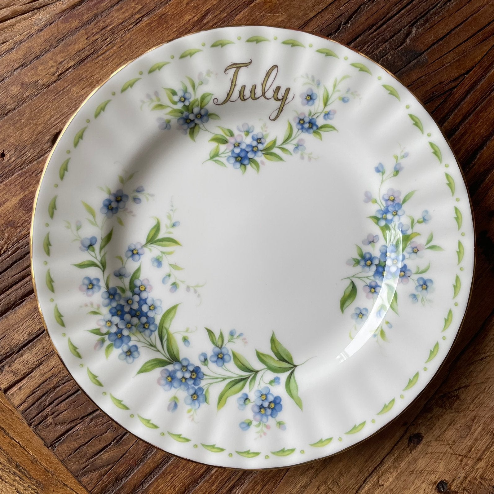 Royal Albert Flower of the month July gebaksbordje, Ophalen of Verzenden, Zo goed als nieuw, Porselein, Bord of Schaal