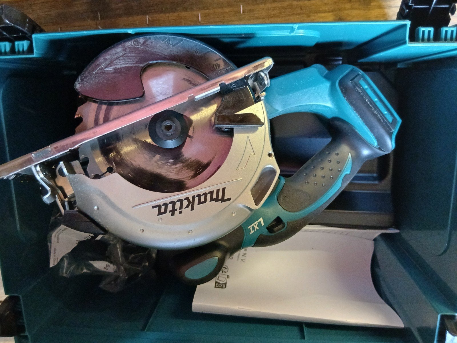 Makita DCS552ZJ Accu Metaal Cirkelzaag 18V (body), Doe-het-zelf en Verbouw, Cirkelzaag, Ophalen of Verzenden, Zo goed als nieuw