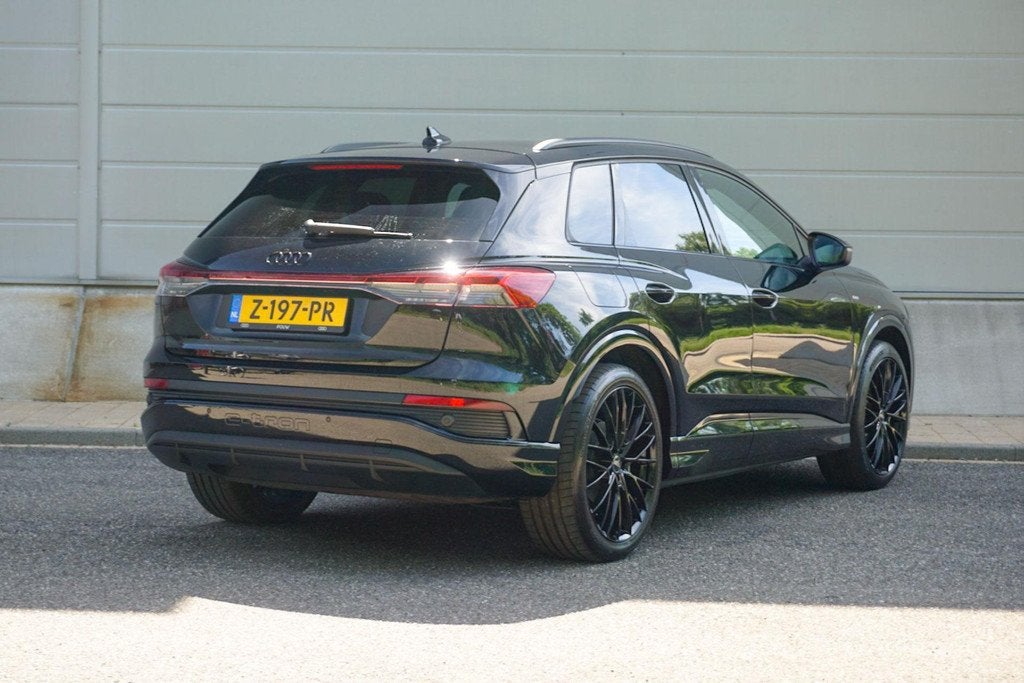 Audi Q4 e-tron 45 286pk S Edition 82 kWh | 21 inch LMV | SoH, Auto's, Audi, Automaat, Achterwielaandrijving, Gebruikt, Zwart